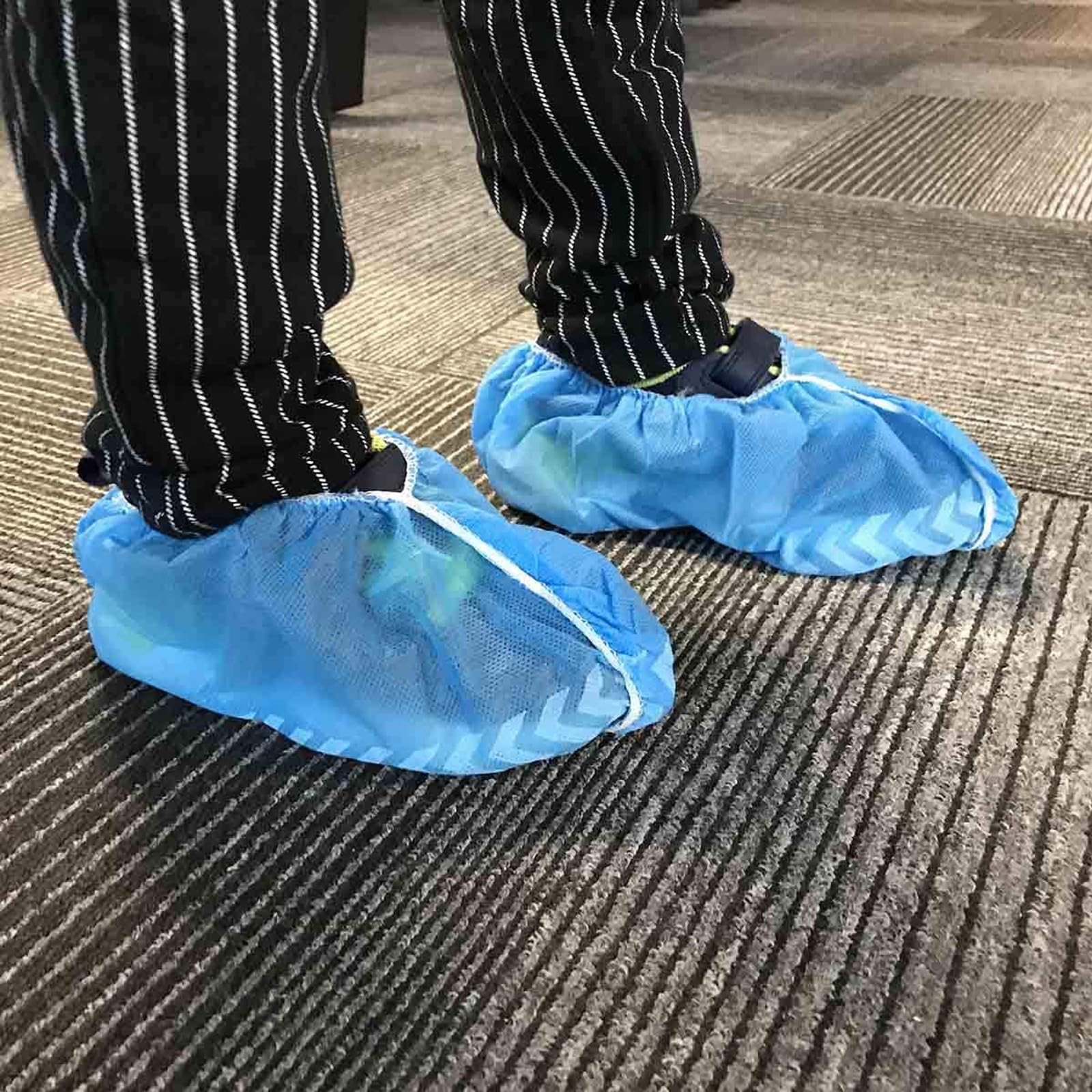 ELEpure Shoe Covers Disposable Non Slip for Kids 50Pack (25Pairs) Non-woven Fabric Stretchable Durable - Fit US Children's 8-13.5/1-4 Blue(Small)