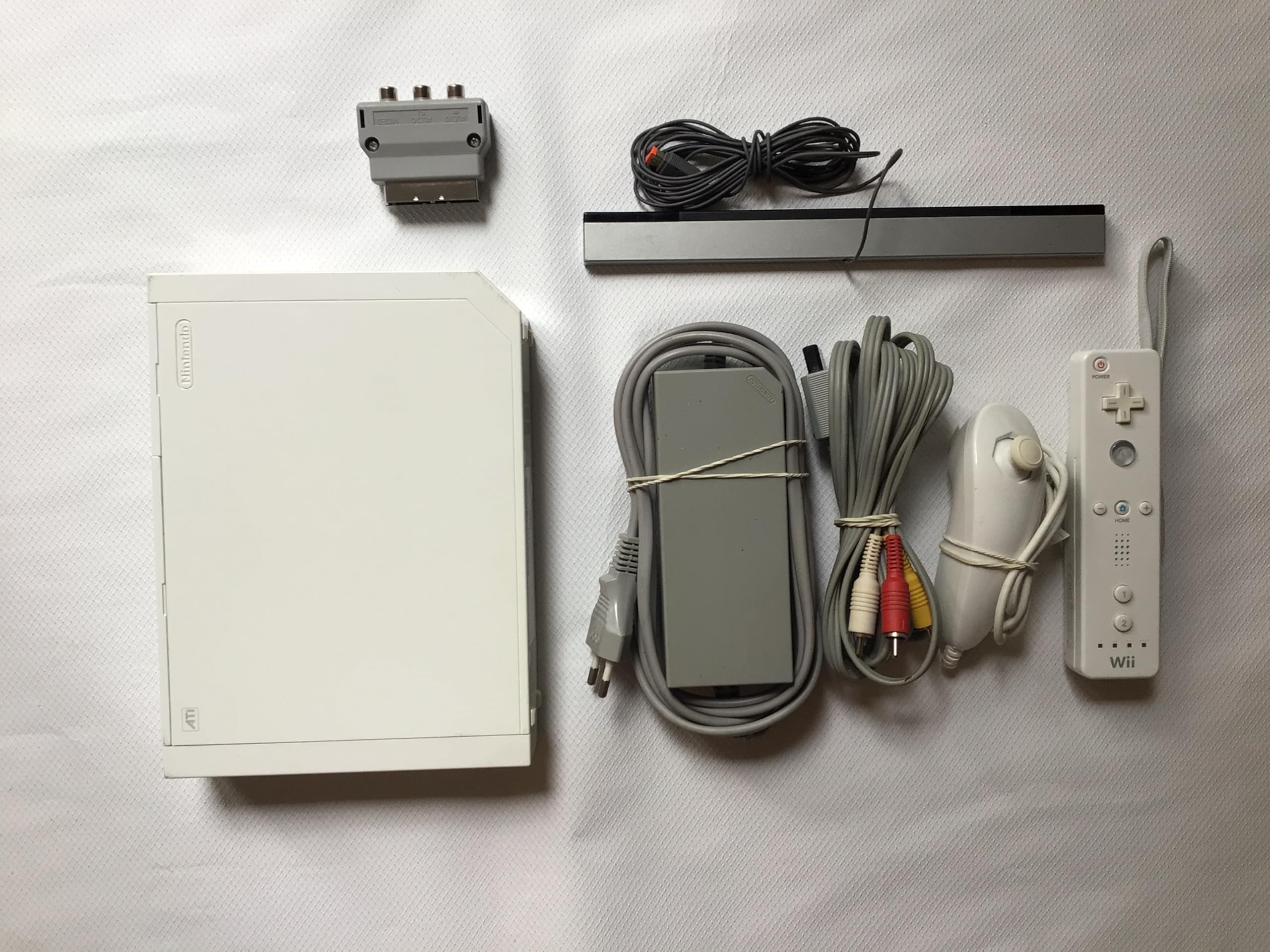 Nintendo Wii console per videogiochi (tra cui Wii Sports) & Wii Remote [Regno Unito]& Nunchuk [Wii]&& Wii console Bundle combinazione