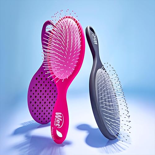 Miniatura 9 de Wet Brush Cepillo desenredante sin encrespamiento con tecnología iónica, morado, proporciona control de encrespamiento, reduce la estática y suaviza