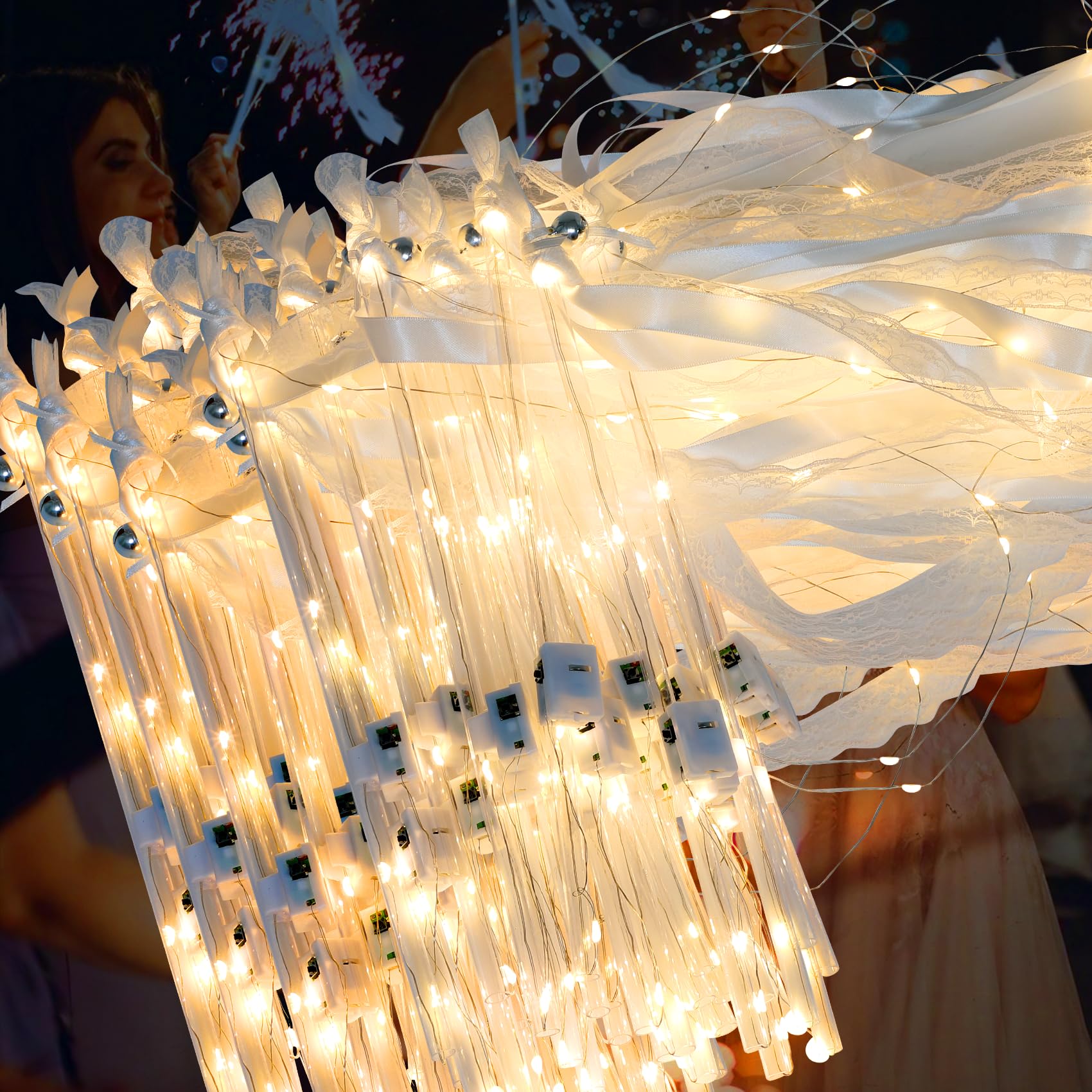 200 varitas de boda con cintas y campanas, brillo romántico con tres modos de luz, varitas iluminadas para bodas, Año Nuevo, fiestas de cumpleaños, fiestas y celebraciones