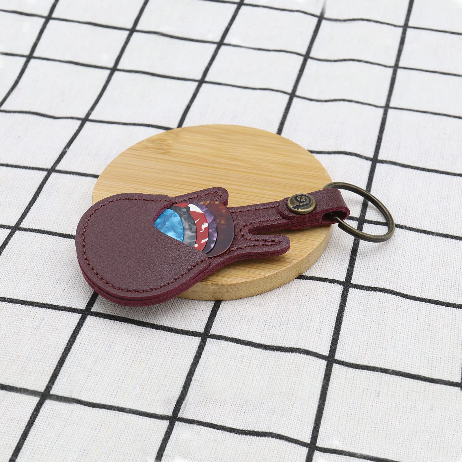 Porte-médiator pour Guitare Porte-clés en Cuir avec 5pcs Médiators de Guitare Mini Plectres Pack Étui Porte-clés pour Amateurs de Guitare
