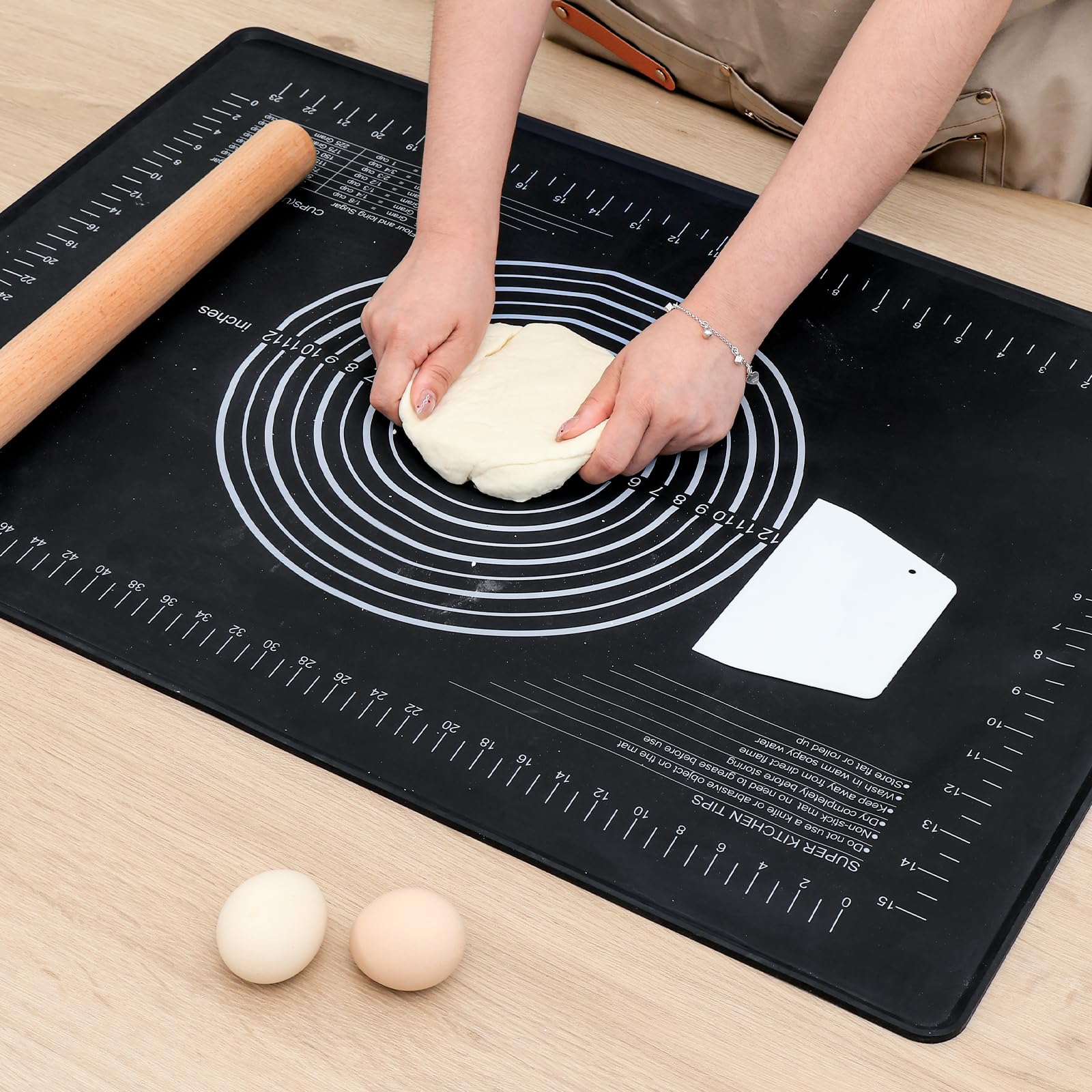 Duża Mata Silikonowa do Pieczenia 70 x 50 cm z Podniesionym Brzegiem Czarny | Podniesione Krawędzie - Żaden Płyn Ani Mąka Nie Wypłynie, Nieprzywierająca Antypoślizgowa Idealna do Ciasta - SUPER KITCHEN