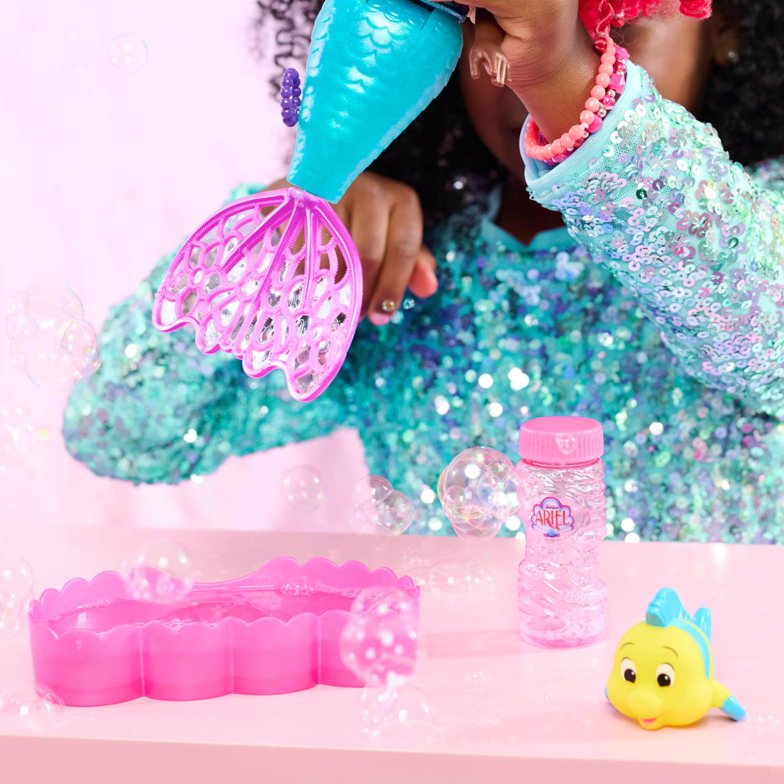 Bambola Ariel Disney Junior Bubbles Fun con accessori, 8 pezzi, bambola alta 29 cm con effetti sonori, giocattoli per bambini dai 3 anni in su di Just Play