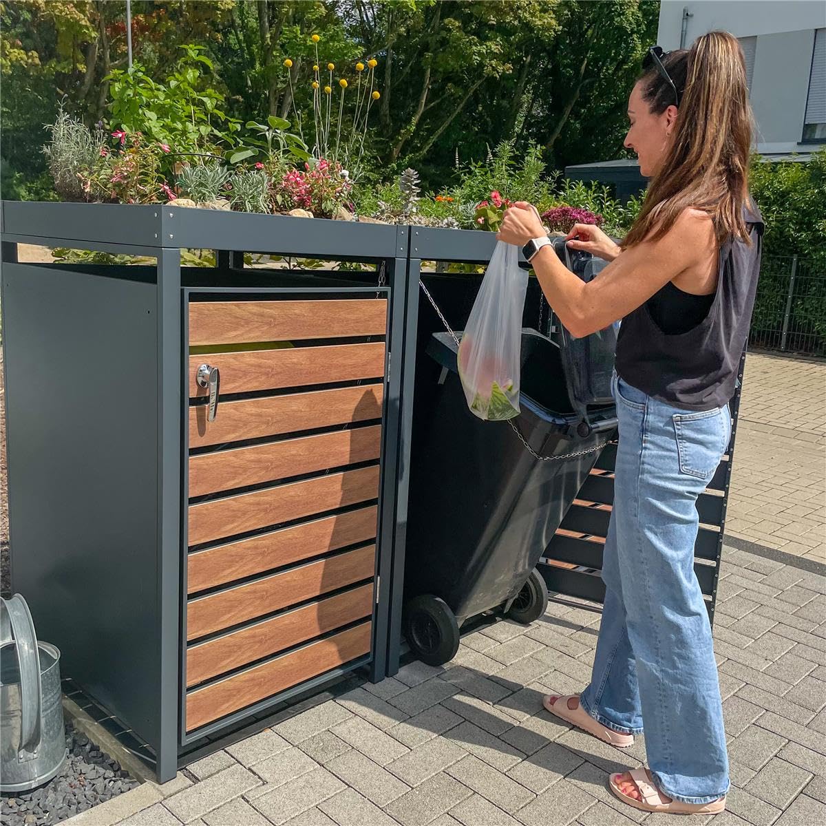 Metzler Box à poubelles 3x240L Anthracite & Aspect Bois avec Toit végétal & Bande de visibilité, Habillage pour 3 bacs avec Couvercle Automatique, Acier poudré Inoxydable, verrouillable
