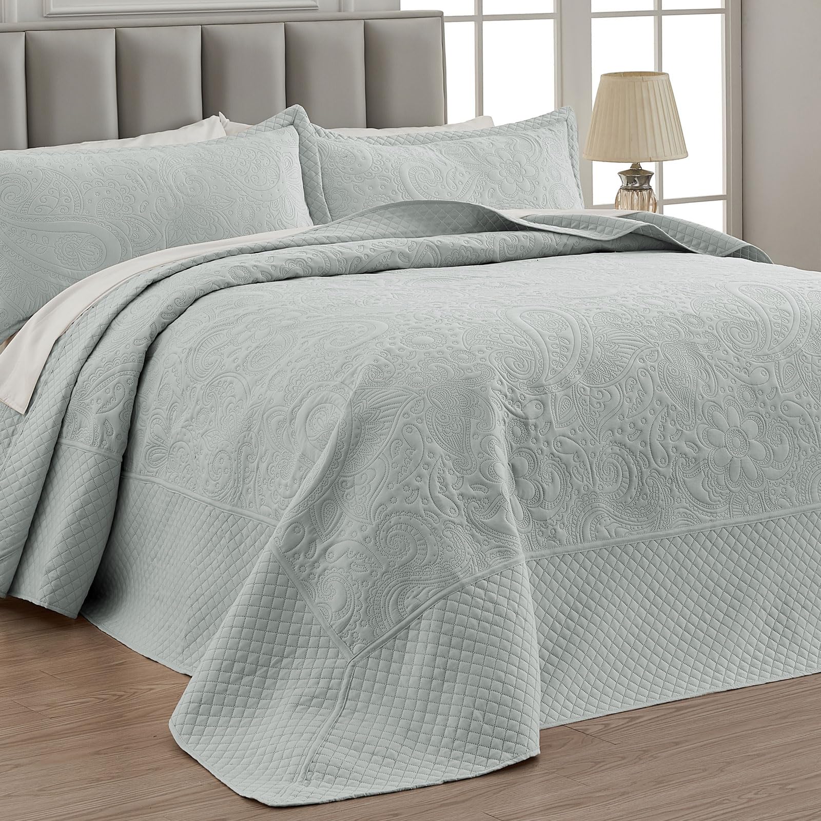 Qucover Oversized King Bedspreads 128x120, Soft Microfiber Oversized California King Quilt, Ultrasonic Geometric Diamond Pattern Cal King Quilt Sets Oversized, with 2 Pillow Shams, Light Grey