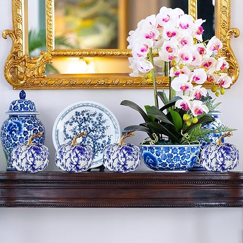 Vista 36 de Winlyn 4 calabazas de terciopelo de cosecha sintética surtidas, calabazas de tela decorativa, calabazas de espuma en naranja óxido y blanco de 5