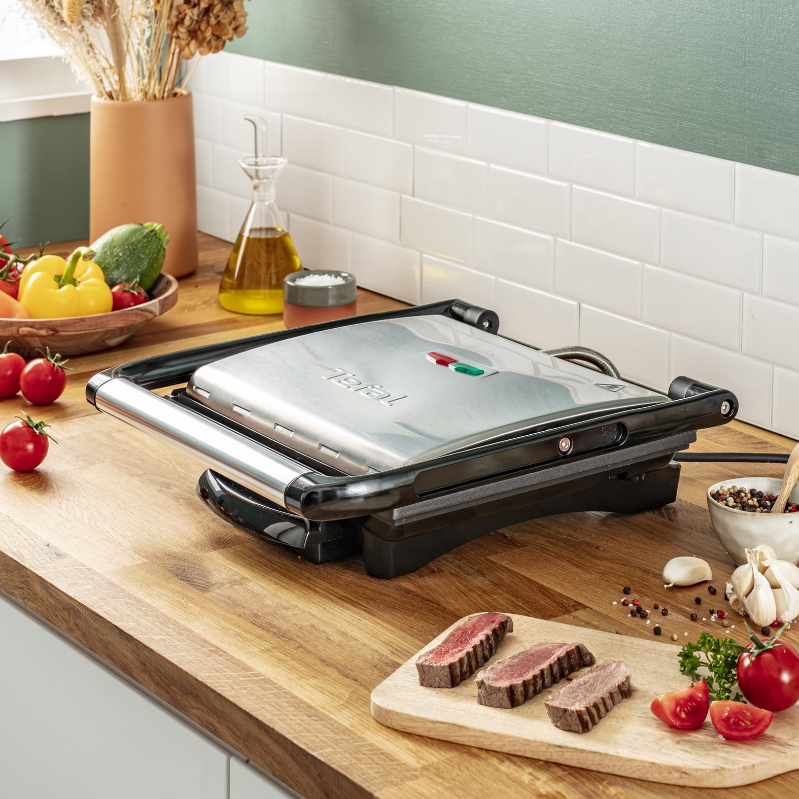 Tefal GC241D12 Grill carne e panini multifunzione, 2000 Watt da riporre in verticale, Nero/Argento