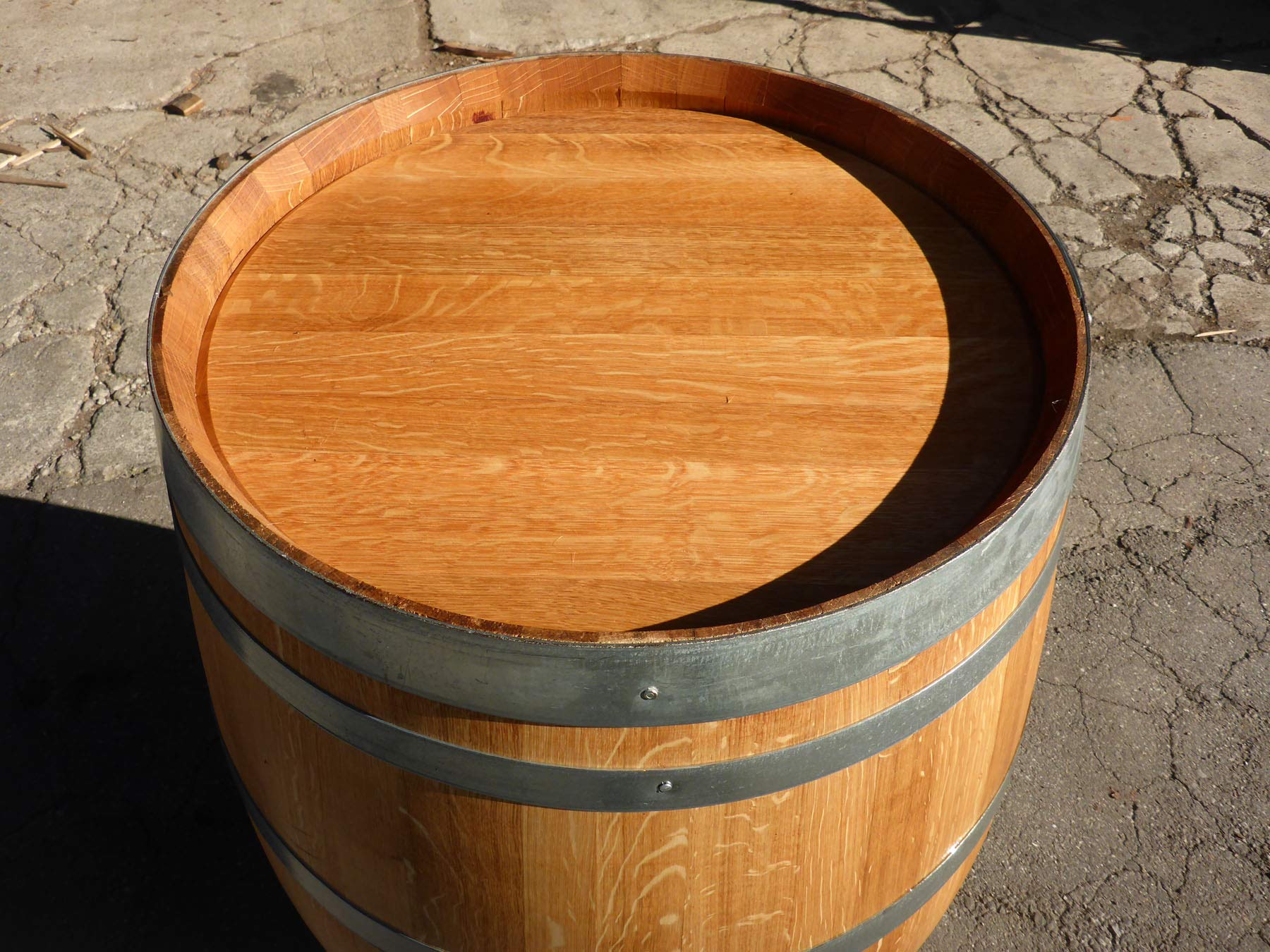 Temesso 225l Weinfass rund, Barriquefass als Stehtisch - Holz geschliffen Oberfläche geölt