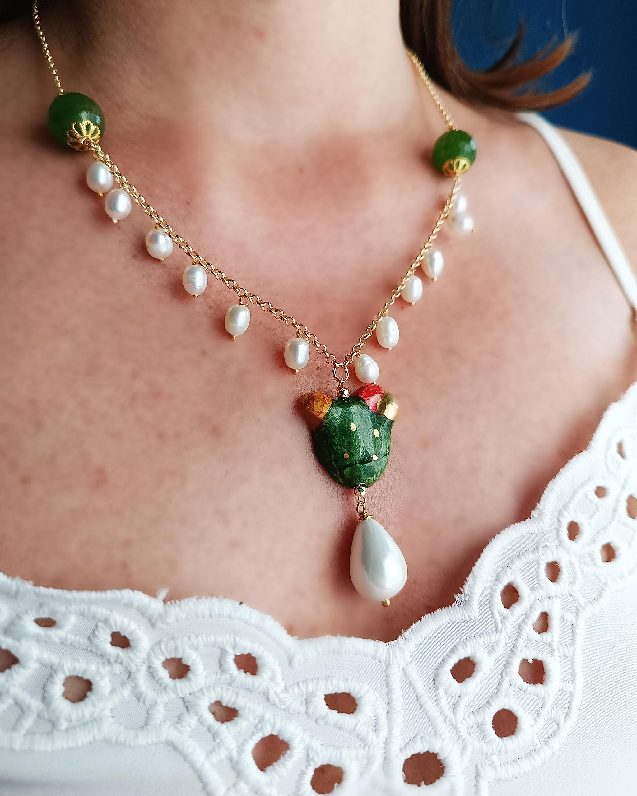 Collana a Catena con Fico d'India in Ceramica di Caltagirone e Perle di Fiume