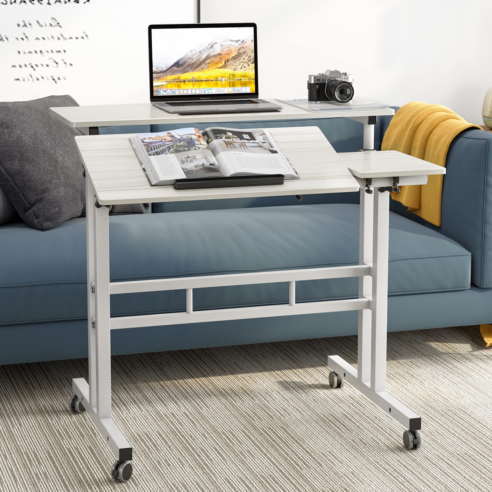 DlandHome Scrivania Sit-Stand Laptop,laptop stand standing desk Tavolino Caffe per Casa o Studio con 4 Ruote Mobile e Blocco, Scrivania Lavoro per Discorso, Altezza Regolabile 67-115cm, di Legno Acero