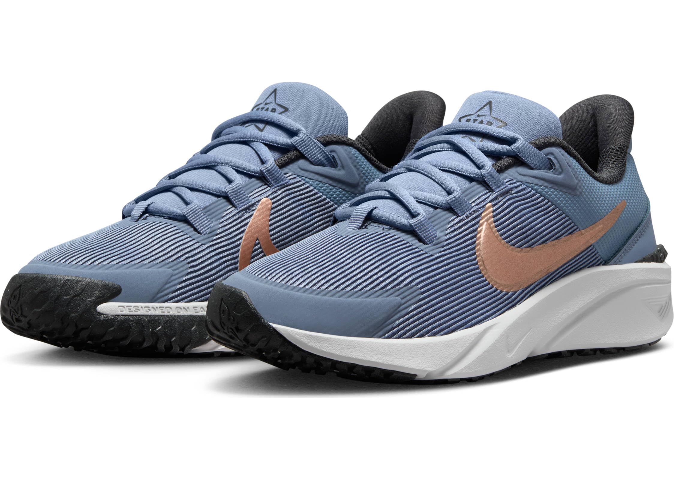 NIKE Boy's Dx7615Sneaker