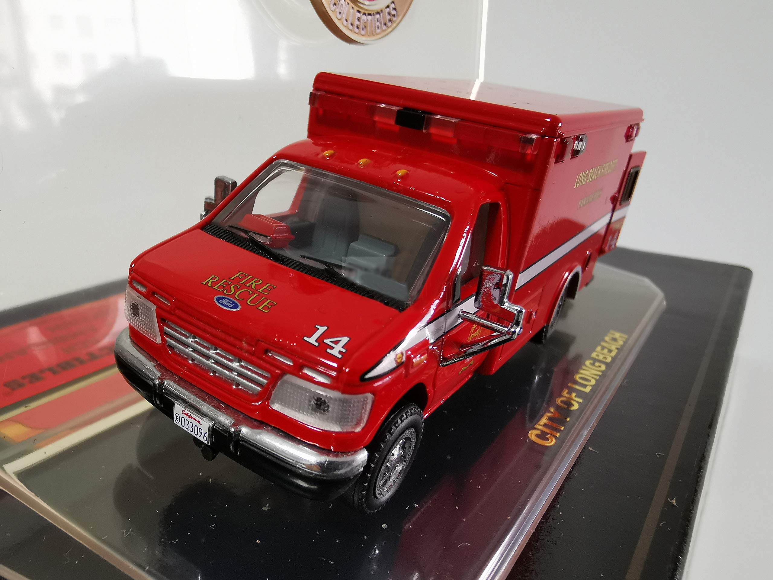 未使用 CODE3 AMBULANCE DIE CAST ミニカー Code 3 Kennedy Space Center Fire Rescue Ford E-350 Ambulance