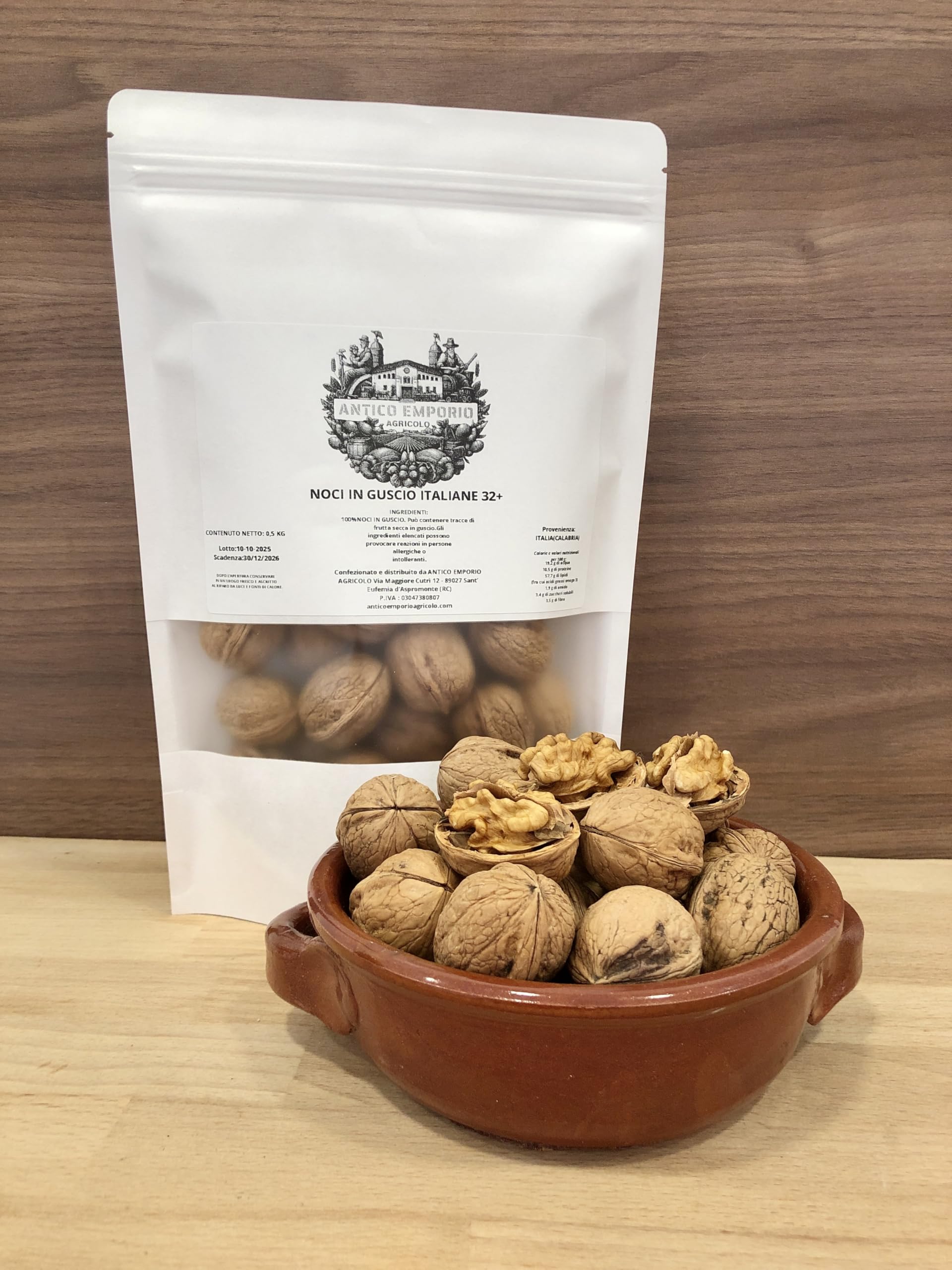 Noci in Guscio Naturali Italiane(Calabria) dal guscio morbido che si apre facilmente - Calibrate 32+ - Confezione in Kraft Richiudibile da 3 Kg