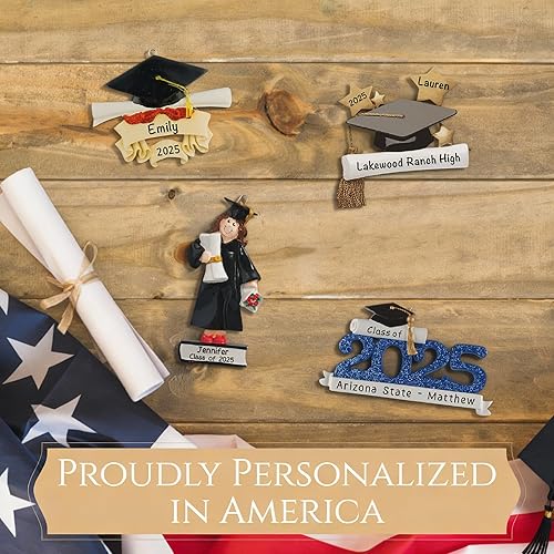 Miniatura 6 de Adorno de graduación personalizado de la clase de 2025 | Personalización gratuita las 24 horas | Adornos de Navidad para árbol de secundaria