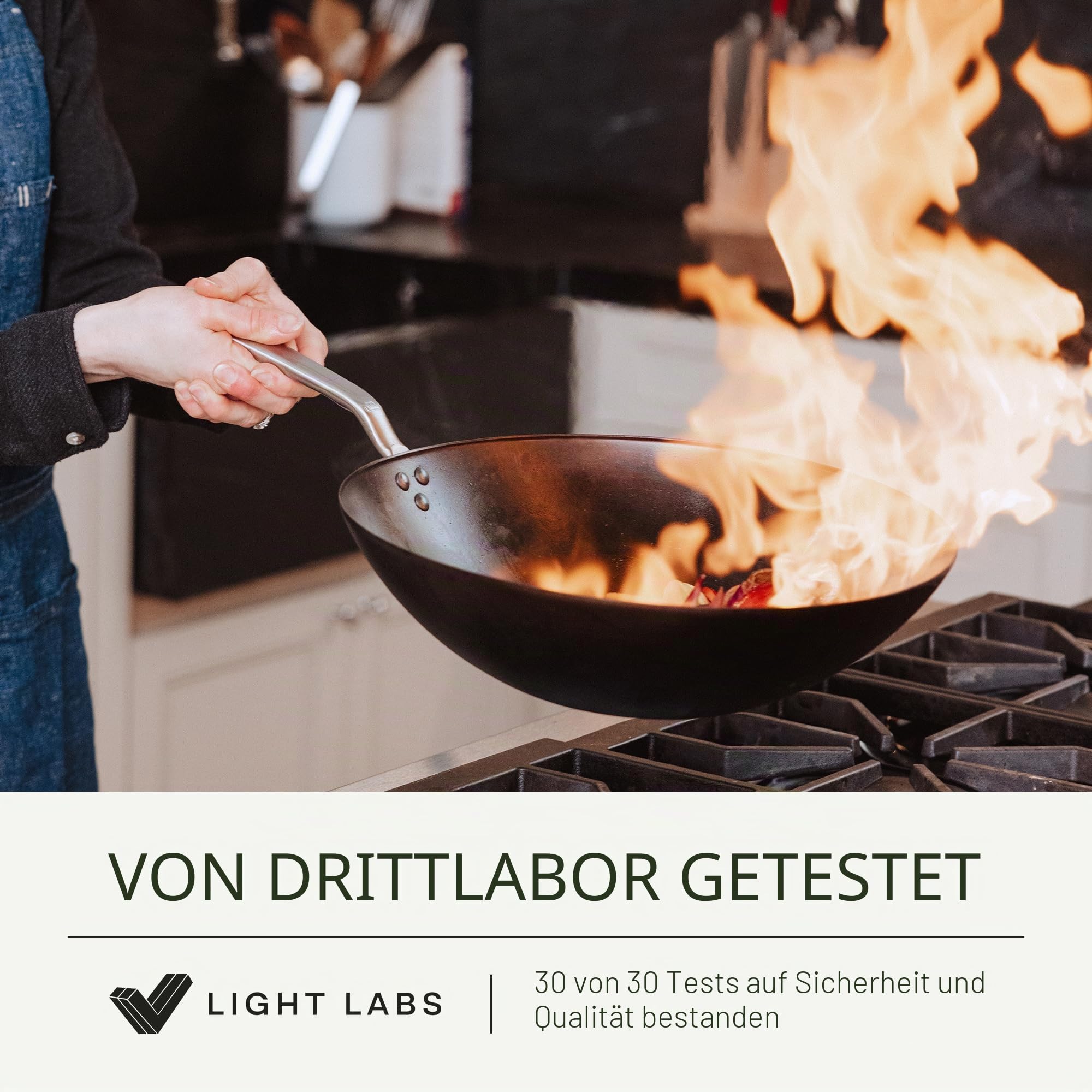 Made In Cookware | 33 cm gewürzter Wok aus Karbonstahl – (wie Gusseisen, aber besser) | Professionelles Kochgeschirr | hergestellt in Schweden | Induktionsgeeignet