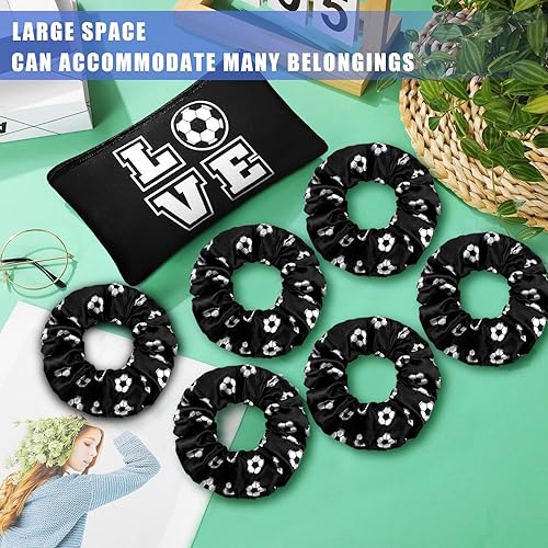 Miniatura 10 de Sweetude Juego de regalos de fútbol  12 bolsas de maquillaje, 12 bandas de satén para fútbol, bolsa de viaje portátil para cosméticos, lazos