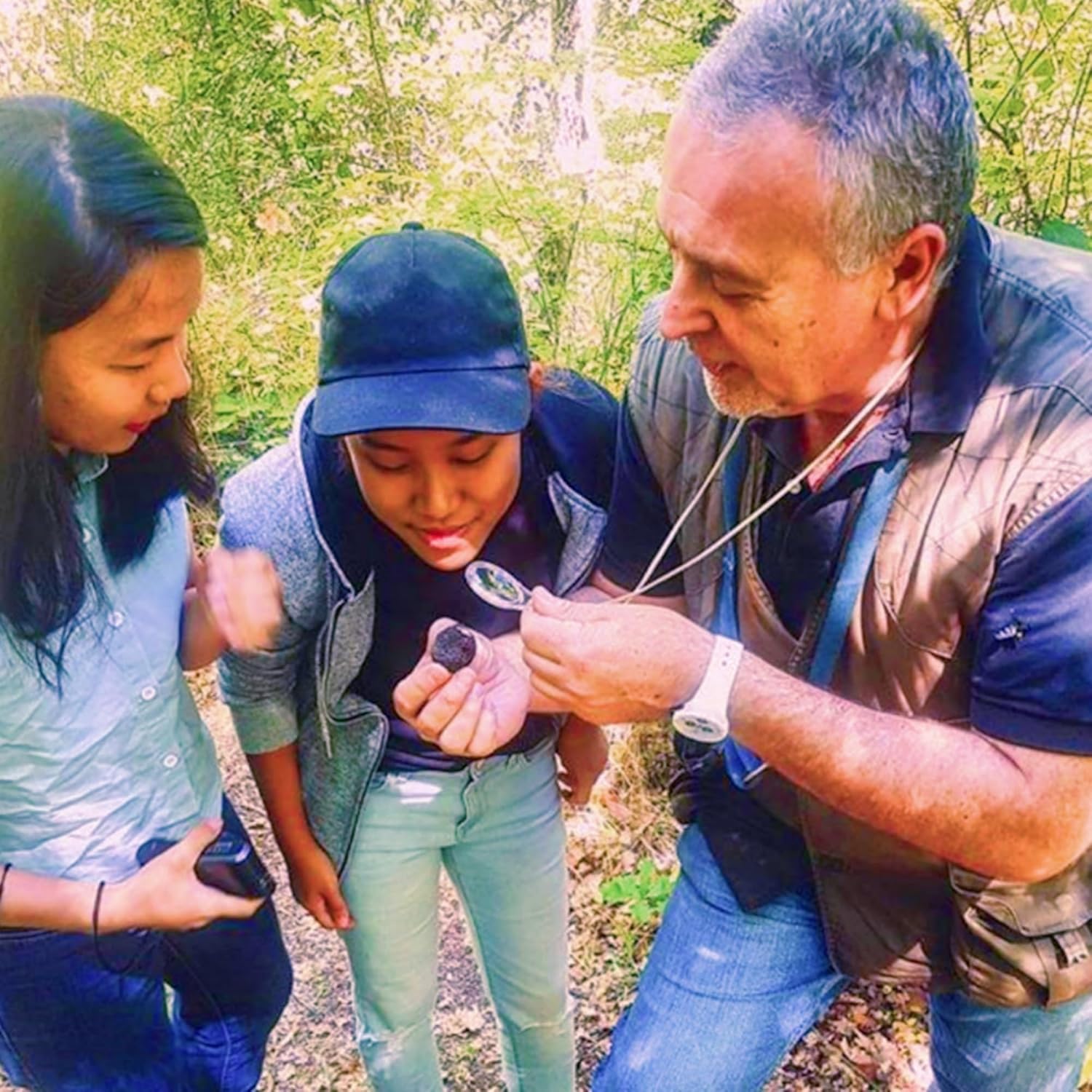 3X Magnifying Glass Portable Pocket Size with Leather Strap - Fashionable Magnifier for Reading Labels, Newspapers & Tickets (Gift Ready with Luxury Pouch) (2, Clear)