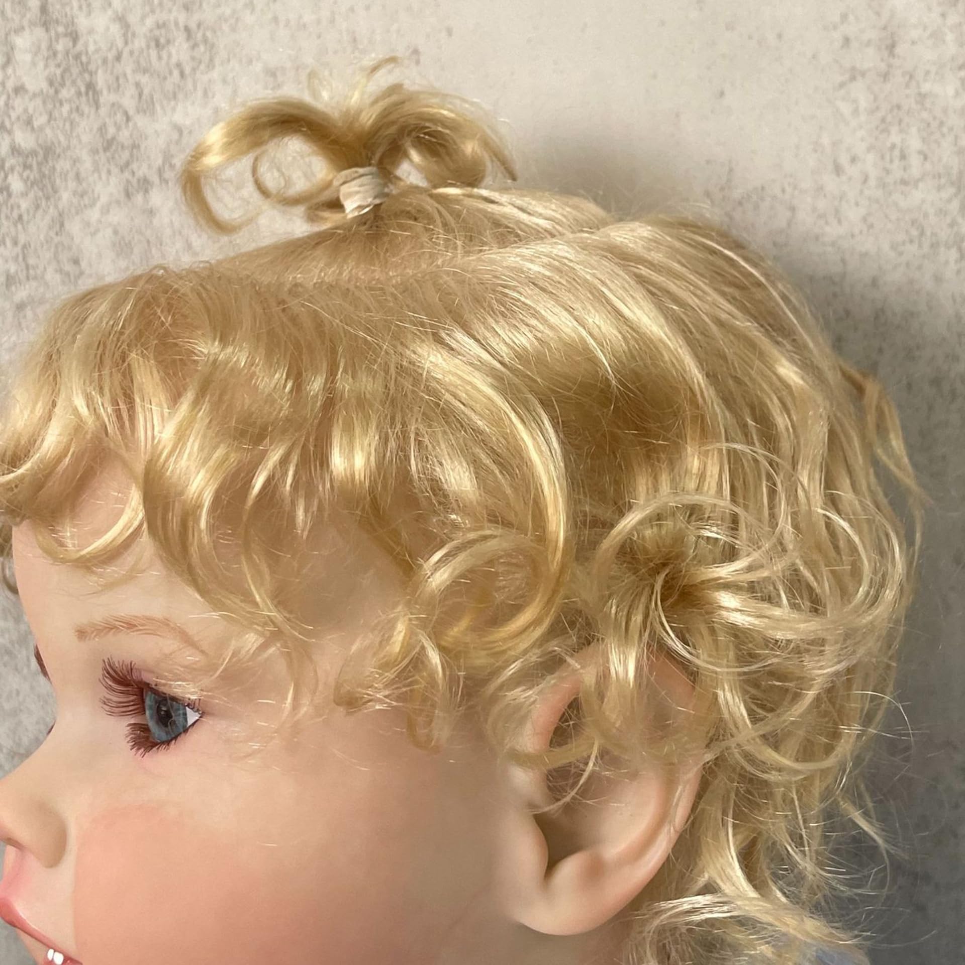 YIHANGG 24 Pollici Realistico Bambola Bebe Reborn Ragazza Coccolosa Bambino Bambola Neonata 60 cm Principessa con Capelli Biondi e Riccioli Natale Compleanno Regali