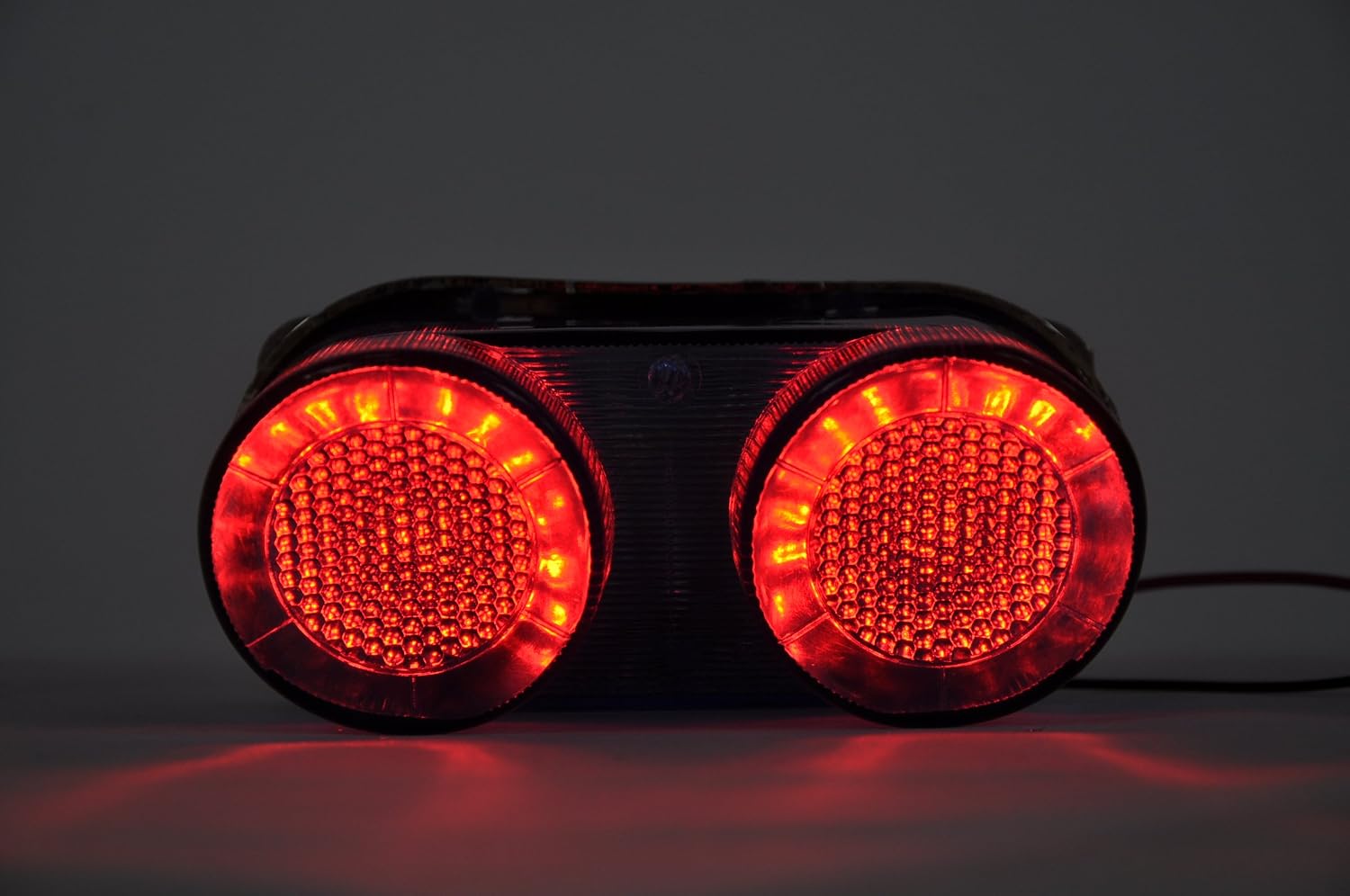 Clear Lens Motorcycle Led Taillights Brake Tail Light with Integrated Turn Signal Lamp Indicators For Yamaha 2000-2005 FZ1, 2000-2001 R1