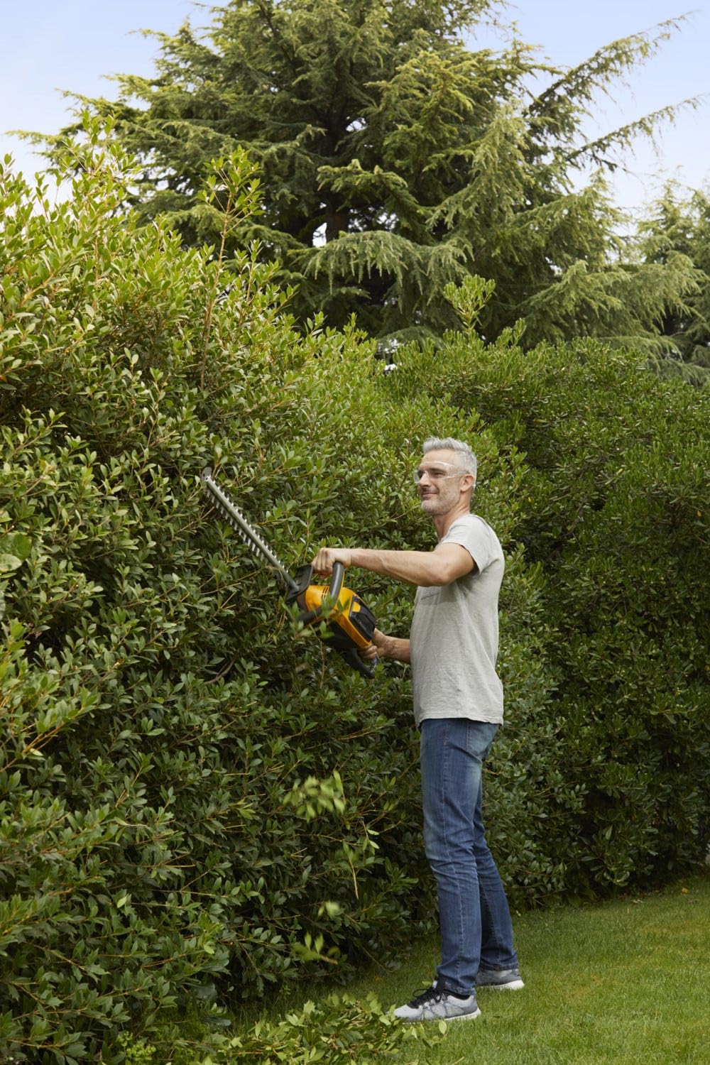 STIGA Akku-Heckenschere SHT 500 AE, 58cm Doppelklinge, 27mm Zahnabstand, 420W mit Bürsten, Akku und Ladegerät NICHT enthalten