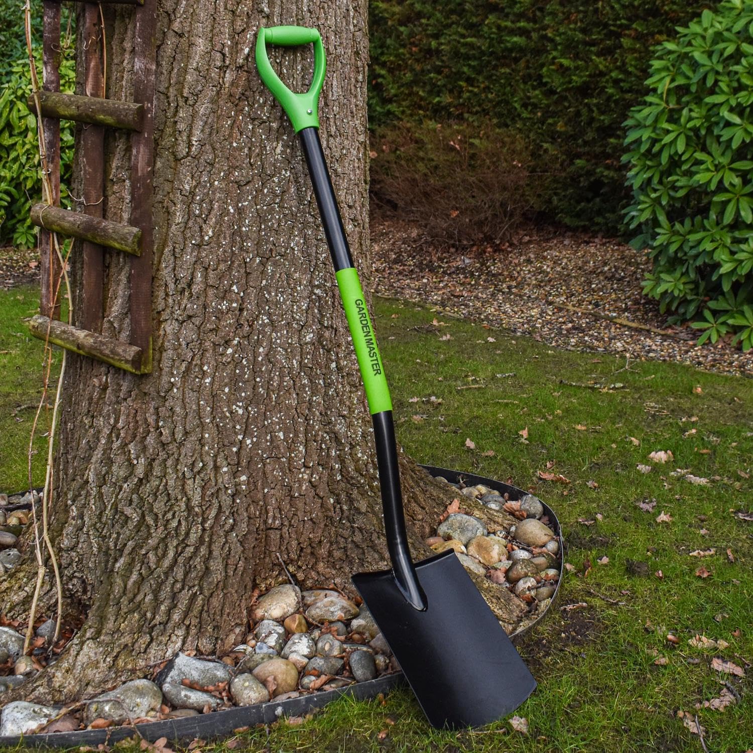 Vana in acciaio al carbonio Garden Master® – Robusta vanga da giardino antiruggine con impugnatura ergonomica a D per scavare, rivoltare il terreno e per lavori di giardinaggio.