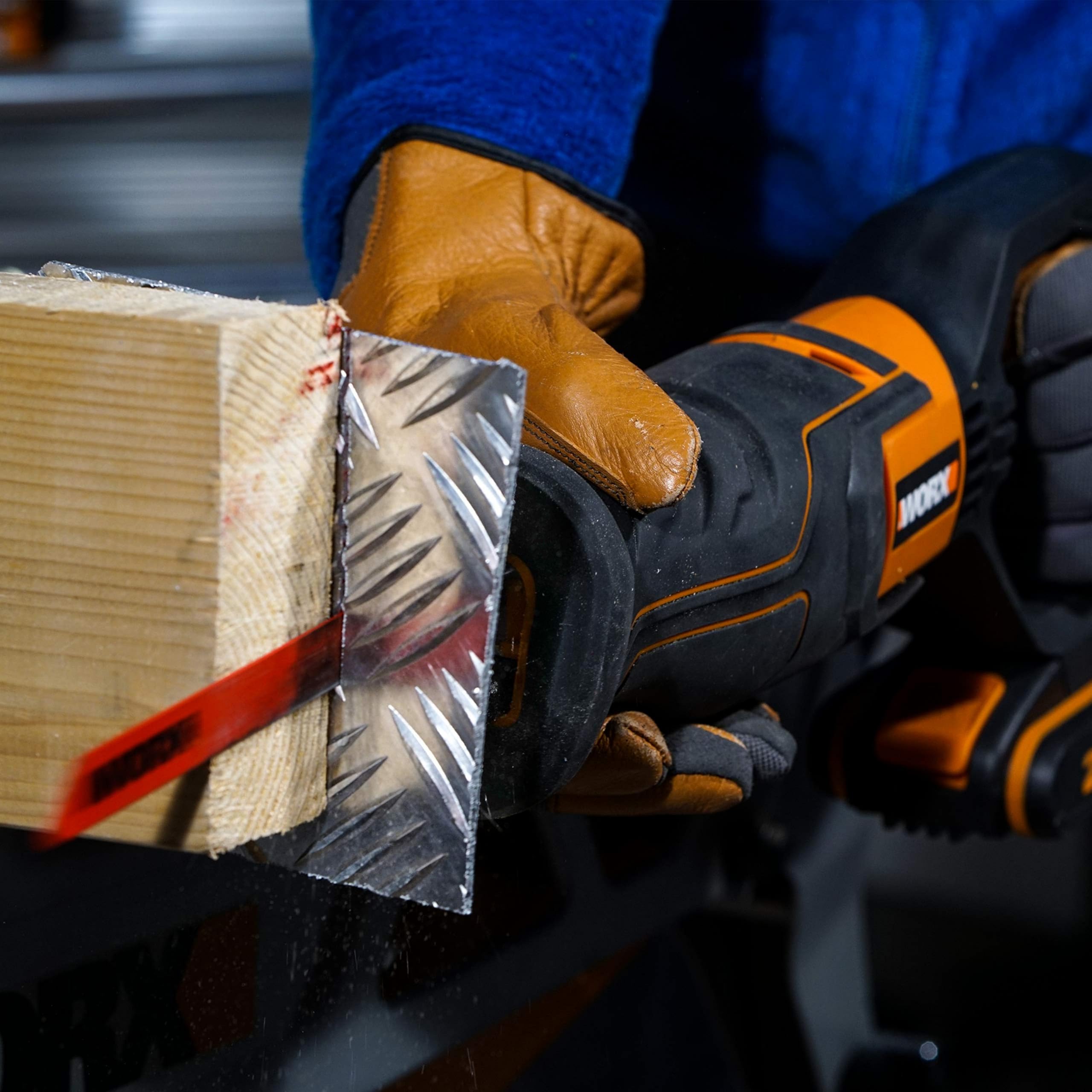 WORX Scie sabre sans fil 20V WX500.9, Compacte et Légère, Coupe le Bois, l'Acier et le PVC jusqu'à 190mm, Vitesse Variable, Anti-Vibration, livrée avec lames bois et acier, sans Batterie ni Chargeur