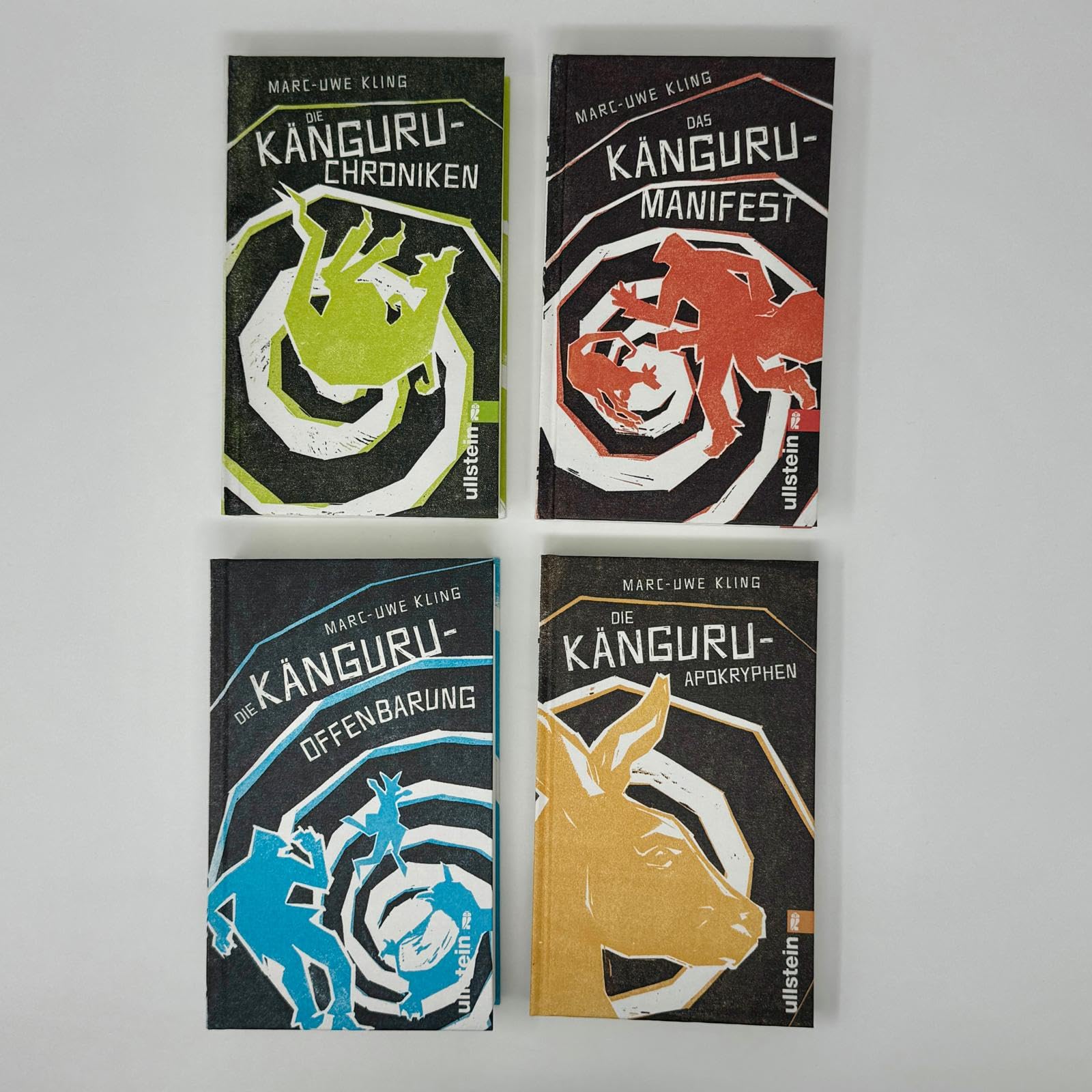 Die Känguru-Tetralogie (Die Känguru-Werke): Alle vier Bände der Känguru-Chroniken des Spiegel-Bestsellerautors im famosesten Schuber der Welt für Fans und als Geschenk