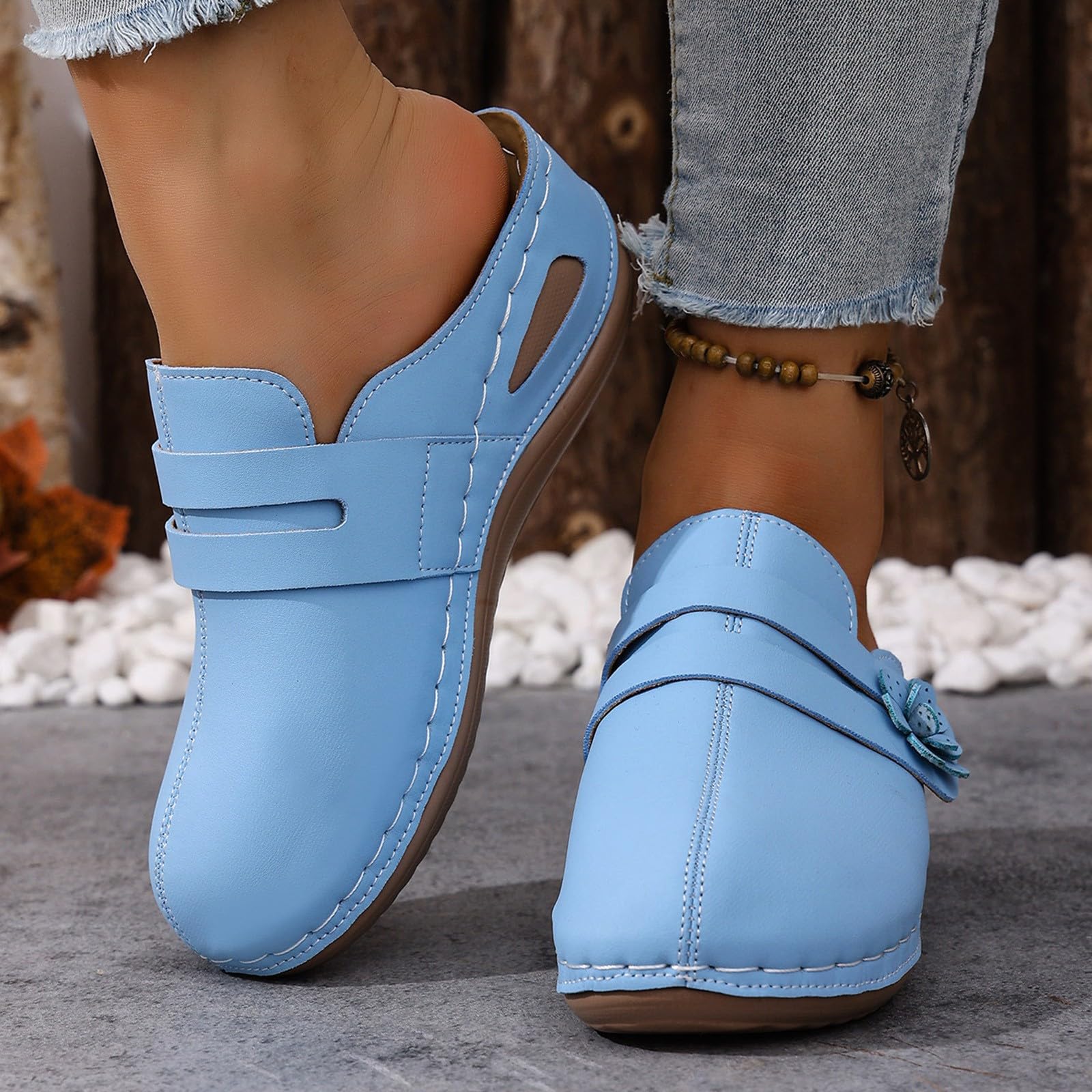 Generico Damen-Sandalen mit niedrigem Keilabsatz – Damen-Sandalen vorne und offen hinten eingefädelte Sandalen, leicht anzuziehen, elegante Sommerschuhe, Hausschuhe mit Blumen, einfarbig, bequem