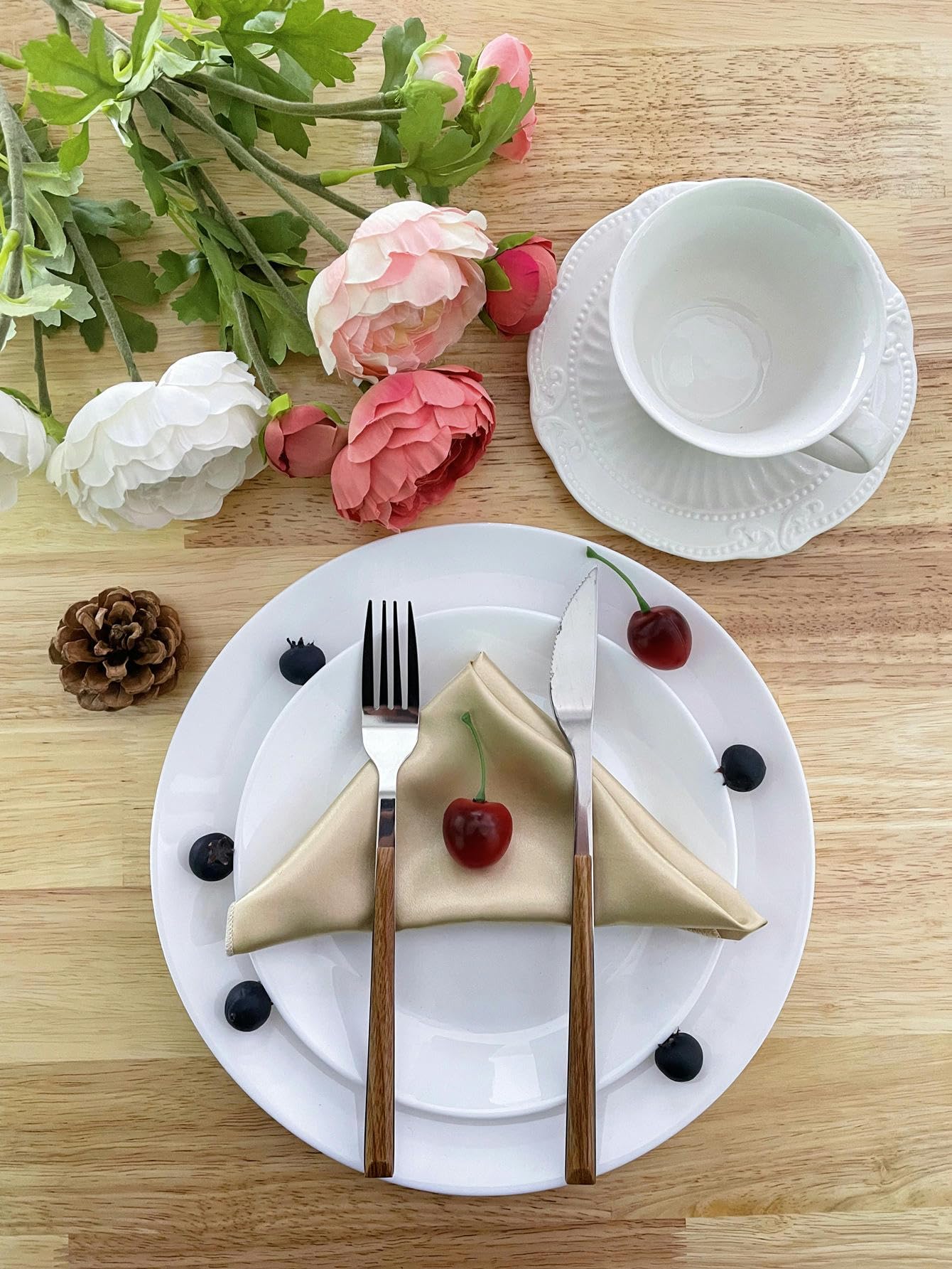Silky Satin Cloth Napkins, Satin Square Table Napkins Reusable For Wedding Home(Champagne,42 * 42cm 12PC)