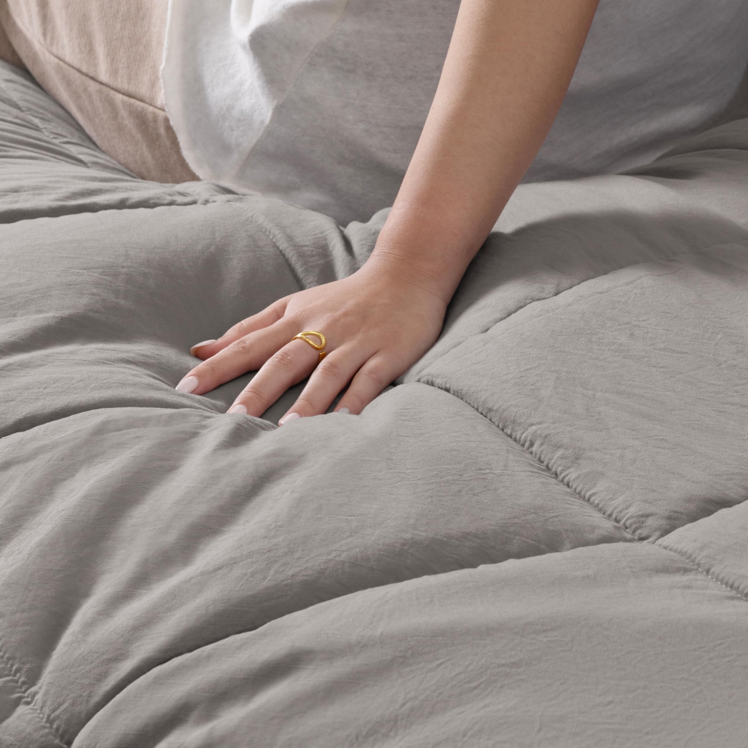 UGG Leonora - Juego de edredón con 2 fundas de almohada, manta ligera de plumón alternativo, reversible, acogedor, cálido, para todas las estaciones, lavable e hipoalergénico, tamaño matrimonial/Queen