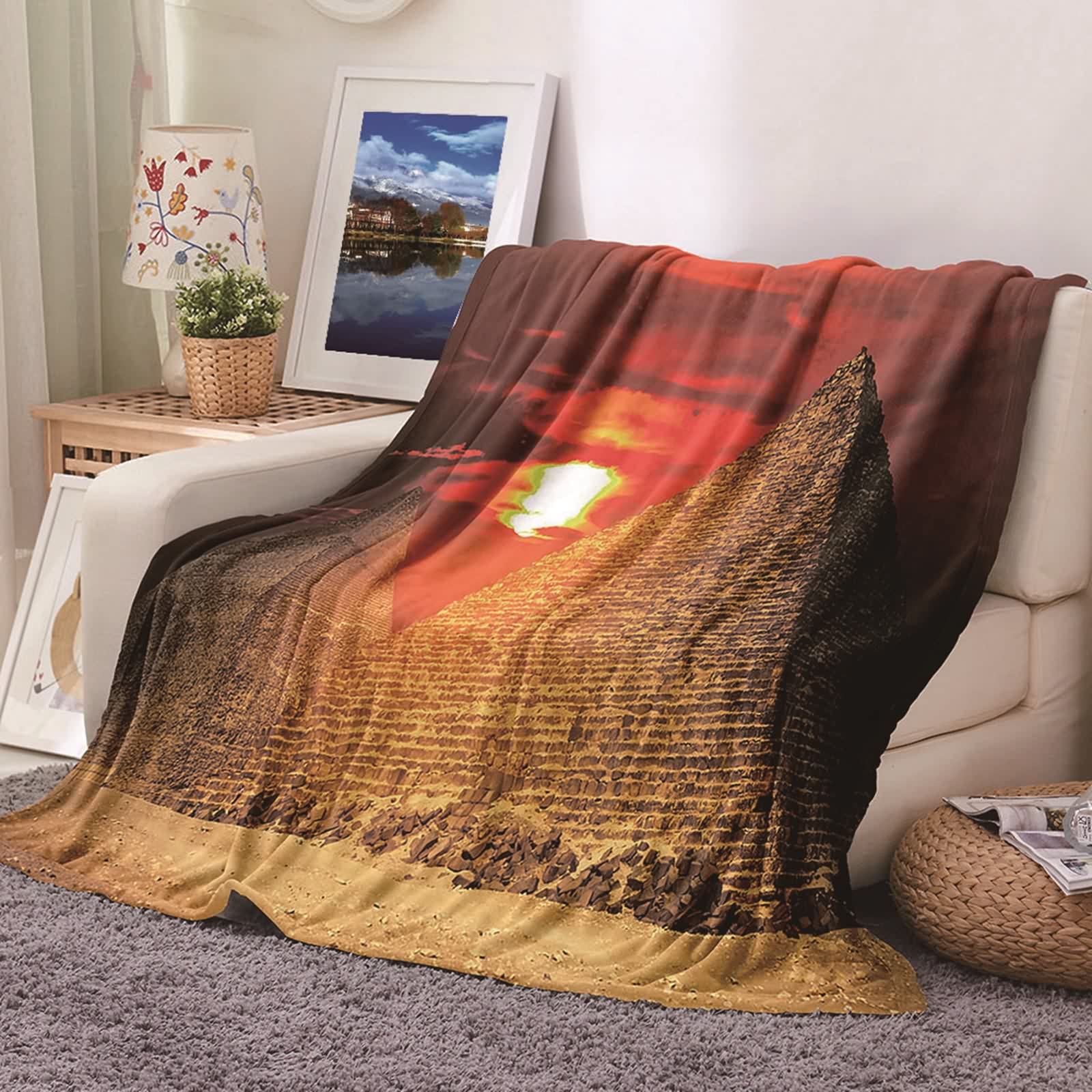 Couverture polaire flannel 100x150cm plaid multicolore Pyramides