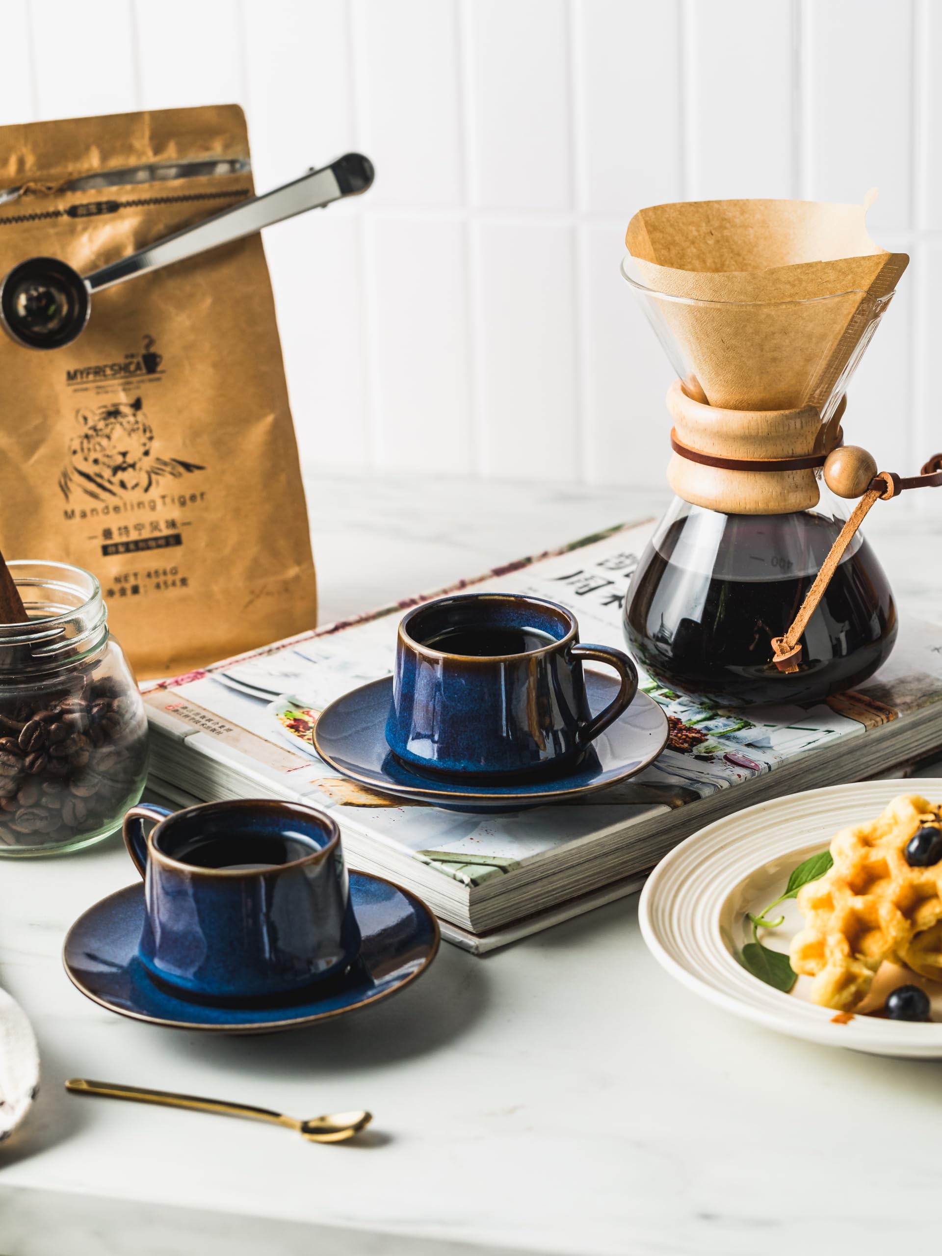 YHOSSEUN Juego de 6 tazas de café Expresso Shots de 4 onzas, taza de café pequeña con soporte de metal Sacuers, tazas de espresso de cerámica para capuchino, latte, café moca y té, azul