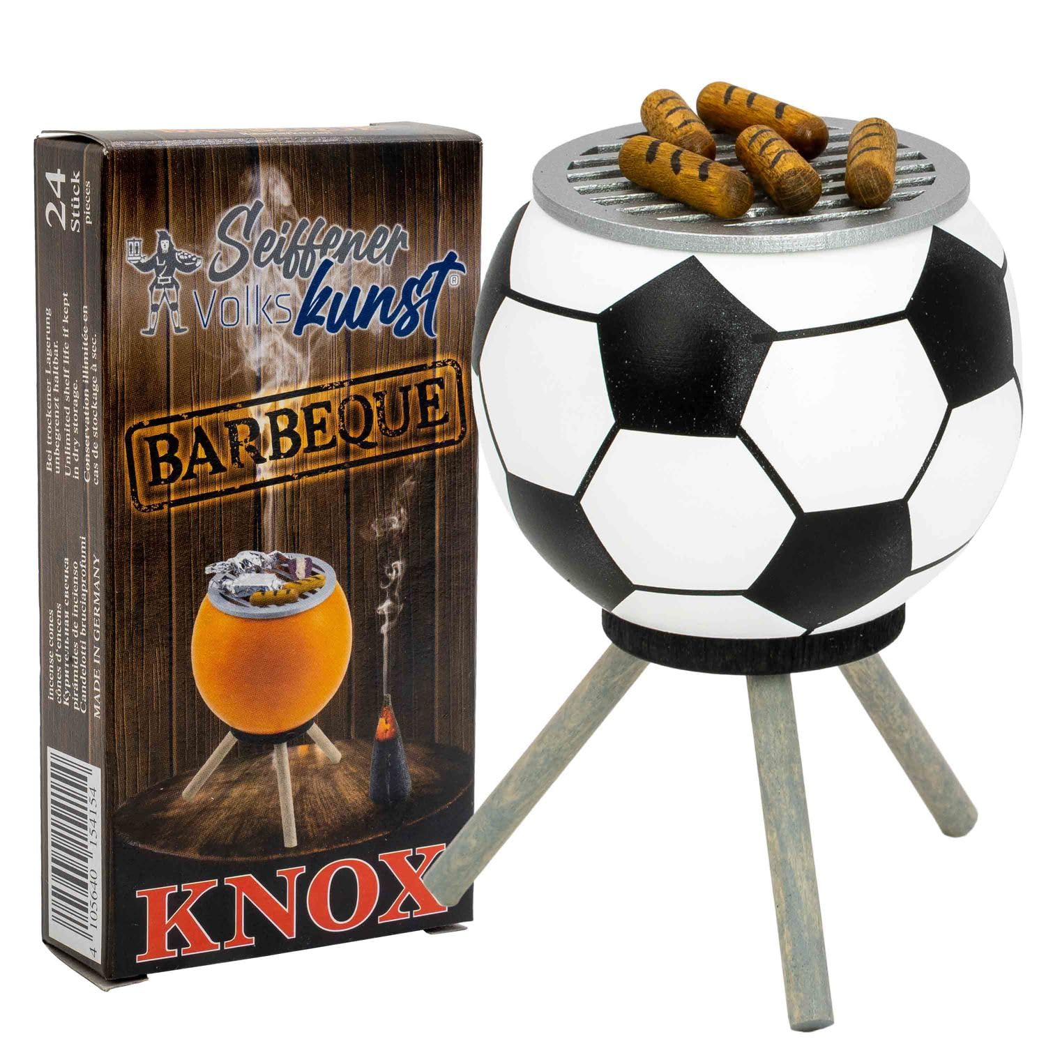 Seiffener Volkskunst | Räucherofen Grillofen | Räucherfigur 10 cm | Grill + Räucherkerzen BBQ | Räuchergrill mit Bratwürsten | weiß + Knox