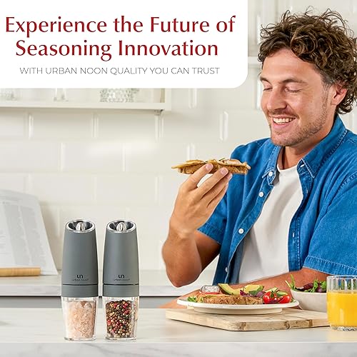 Miniatura 8 de Urban Noon Gravity - Juego de molinillo de sal y pimienta - Molinillos eléctricos a pilas con luz (2 molinos gris mate) - Funcionamiento automático