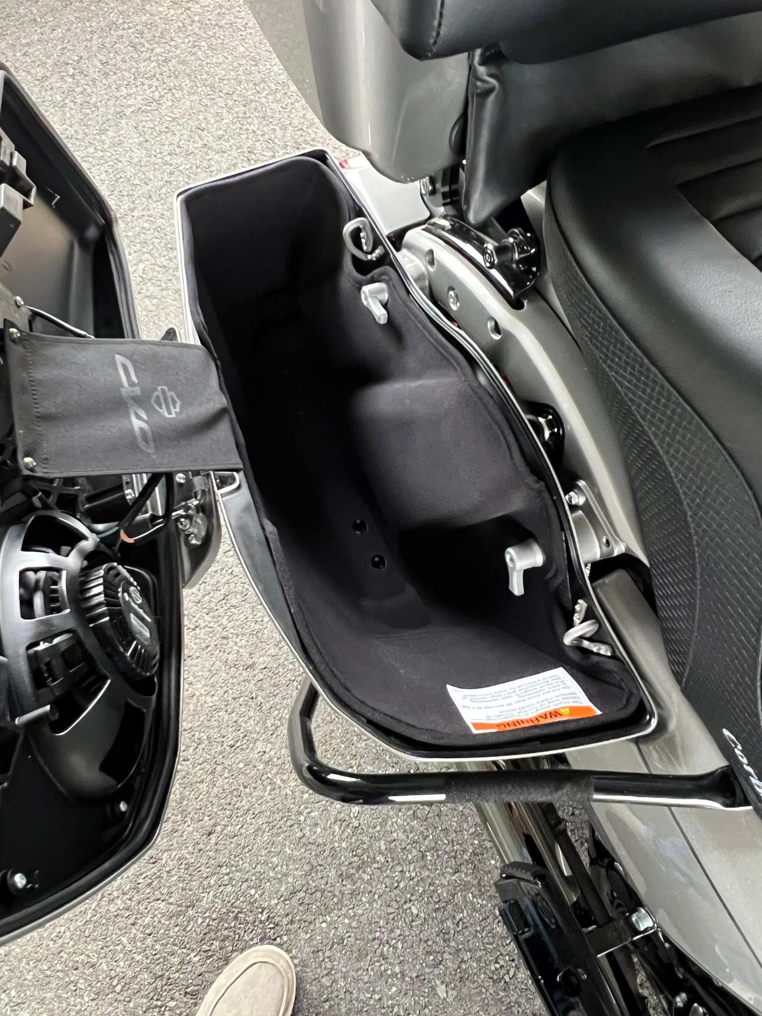 FLHX 2024 ストリートグライド 純正シート ハーレー 純正 2024以降 ロードグライド、ストリートグライド