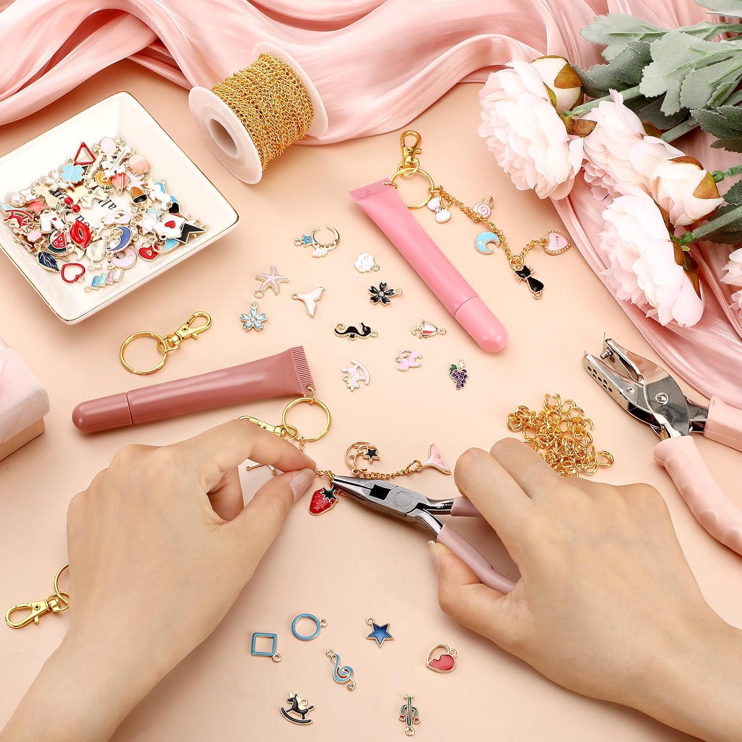 VioraWhite 213 Pcs Lip Gloss Keychain Making Kit 100 Pink Enamel Charms 32.81 ft Gold Chains for DIY Crafts Women(Stylish) - Image 4