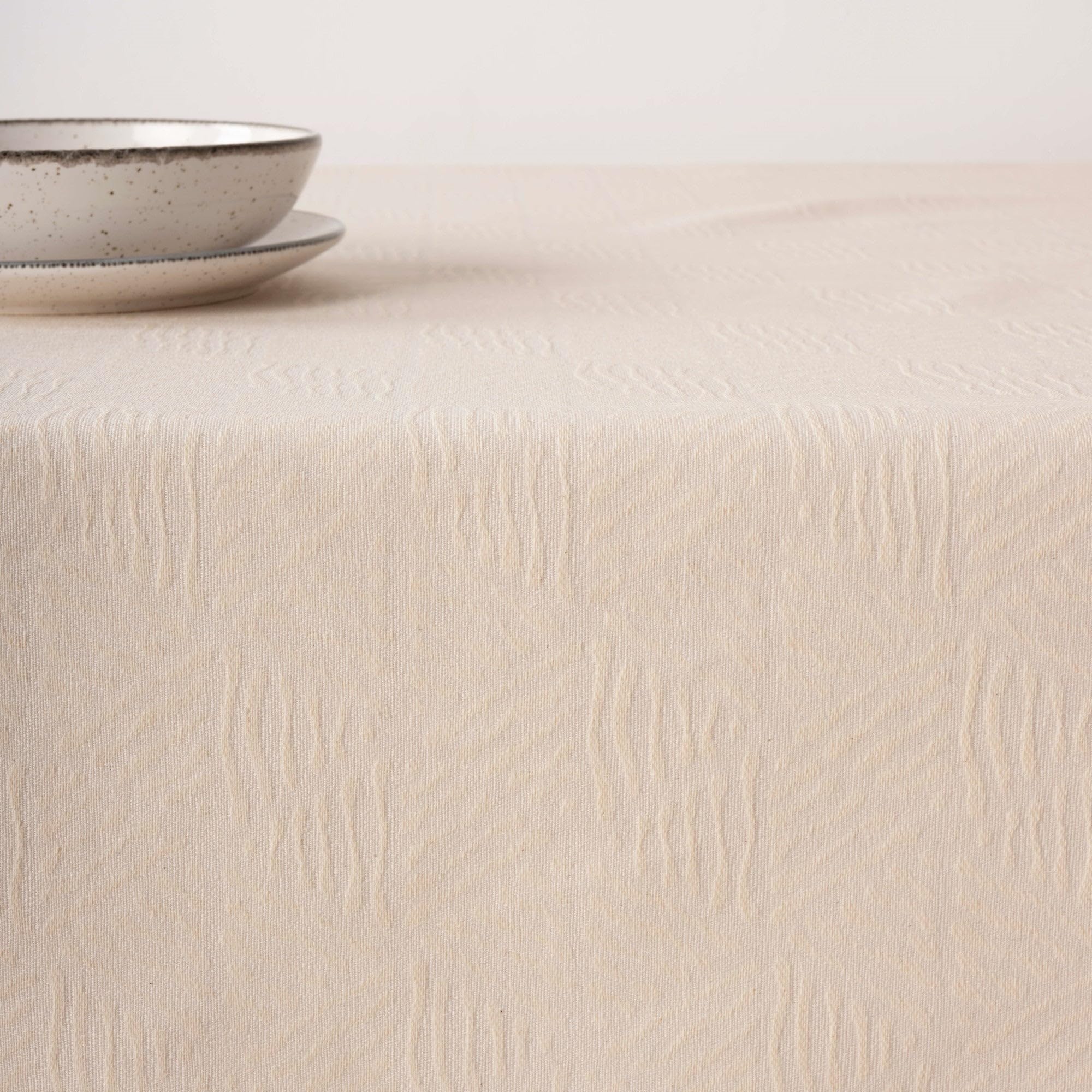 BELUM | Mantel Antimanchas Jacquard Tamaño 240x155 cm - Mantel Antimanchas Tacto Extrasuave Color Crudo - Mantel Tejido 70% algodón - 30% Poliester Modelo 31990C