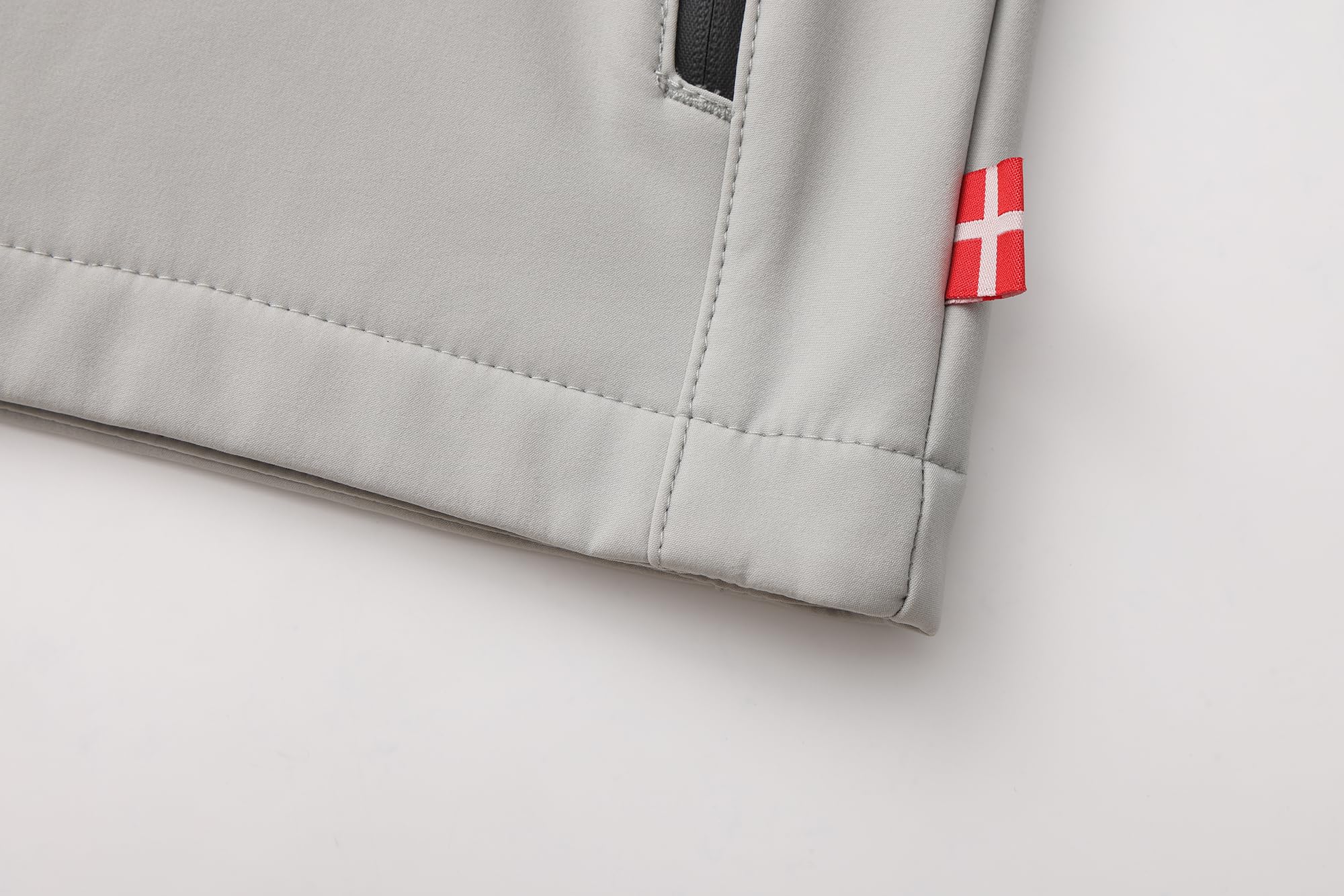 Giacca softshell con cappuccio per bambini e ragazzi, fodera in pile. Materiale impermeabile 5000 mm senza PFC minimizzato dall'inquinamento.