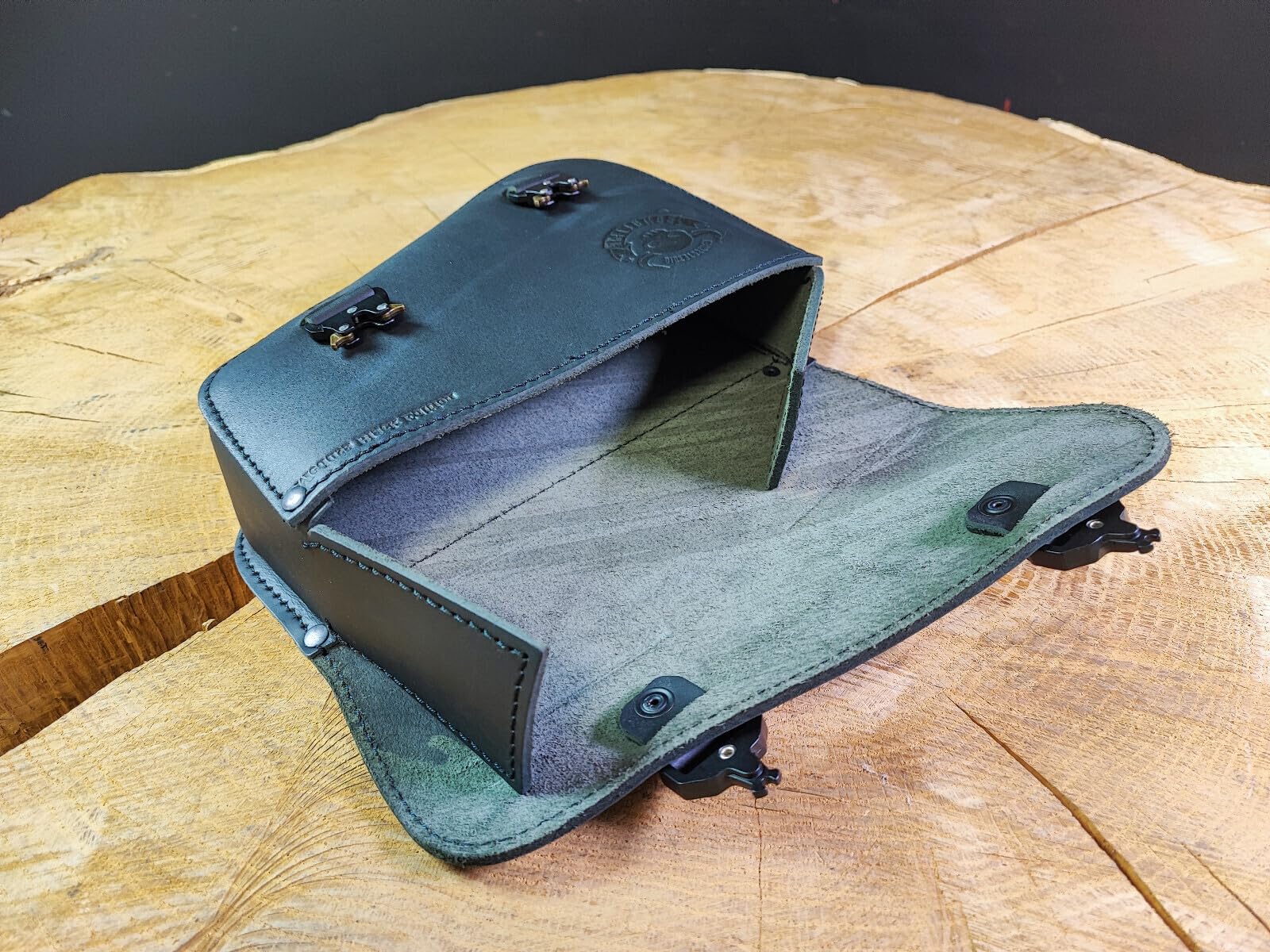 Poche Latérale Dyna Nettoyer Noir Convient Pour Harley Davidson Fat Bob HD