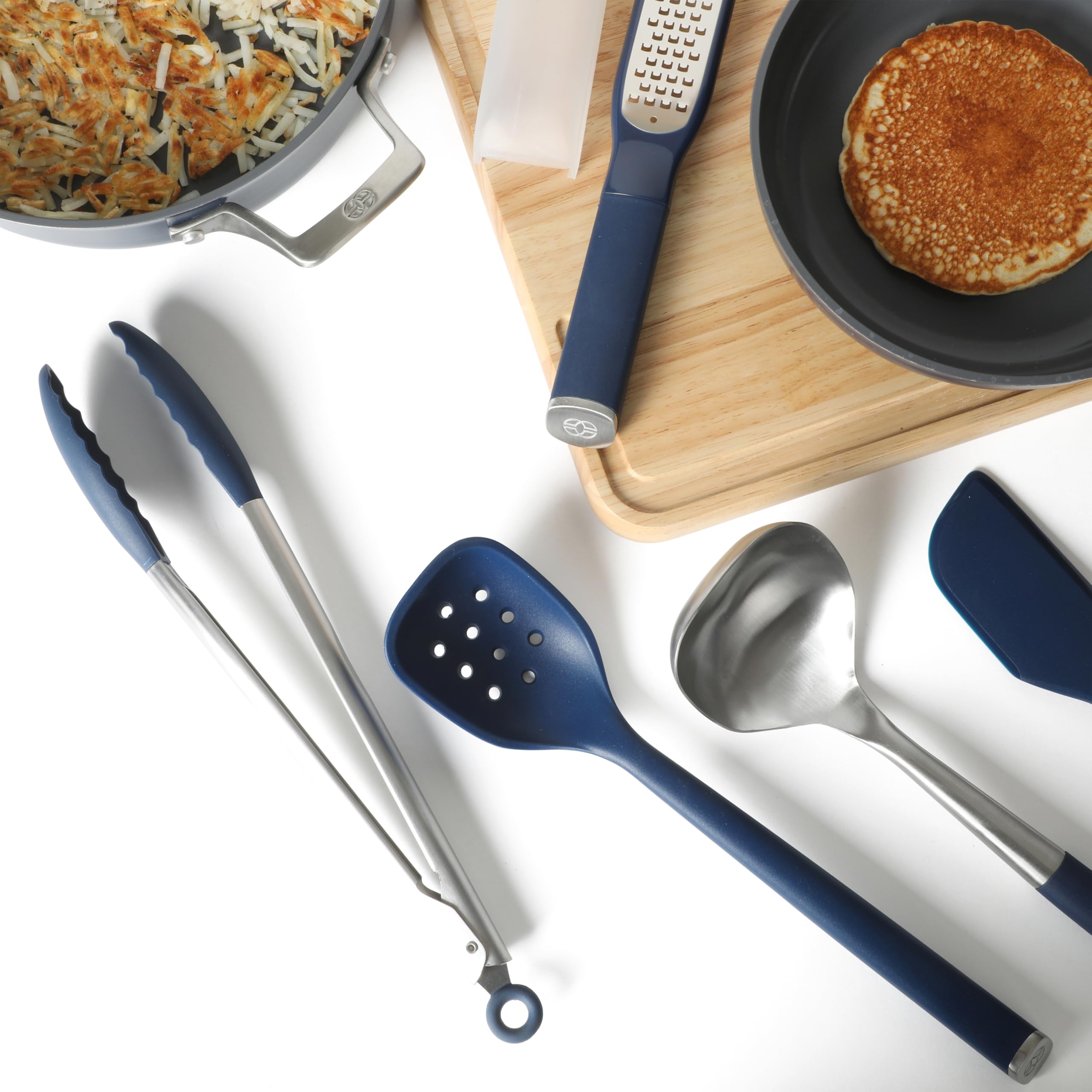 Calphalon Edge Küchenhelfer und Gadget-Set mit Topf, 10-teiliges Kochutensilien-Set, marineblau, Edelstahl und Silikon, Küchenhelfer und Gadget-Set, Blau