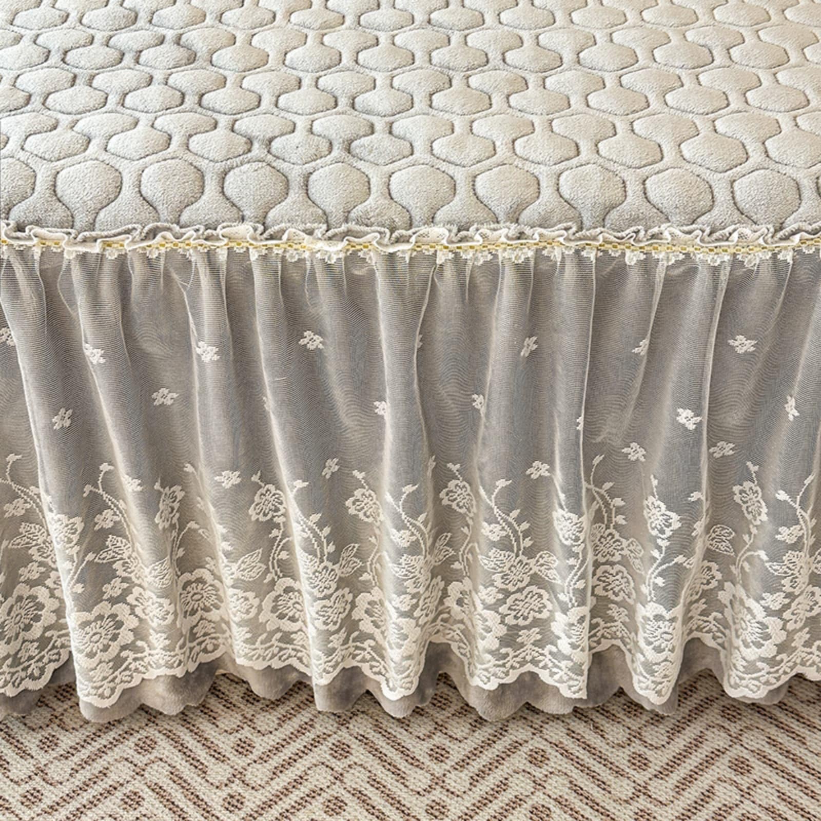 Odot Cache Sommier Flanelle, Jupe de Lit a Volant Cache-Sommiers Matelassée Doux Microfibre Bordure en Dentelle Drap Housse Élastique avec Jupe Drap Housse Lavable (Gris Clair,180x200cm)