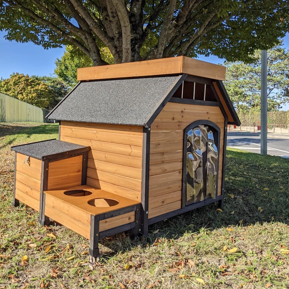 Animal Valley – Casita para perros Beauceron con techo vegetal – Madera y Shingle – 115 x 105 x 105 cm – Talla M – Beige y negro – para perros medianos