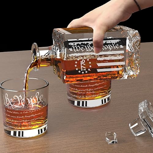 Miniatura 2 de Decantador de whisky grabado We The People, juego de decantador de whisky de 22.5 onzas líquidas con 2 vasos para licor escocés, bourbon o vino,