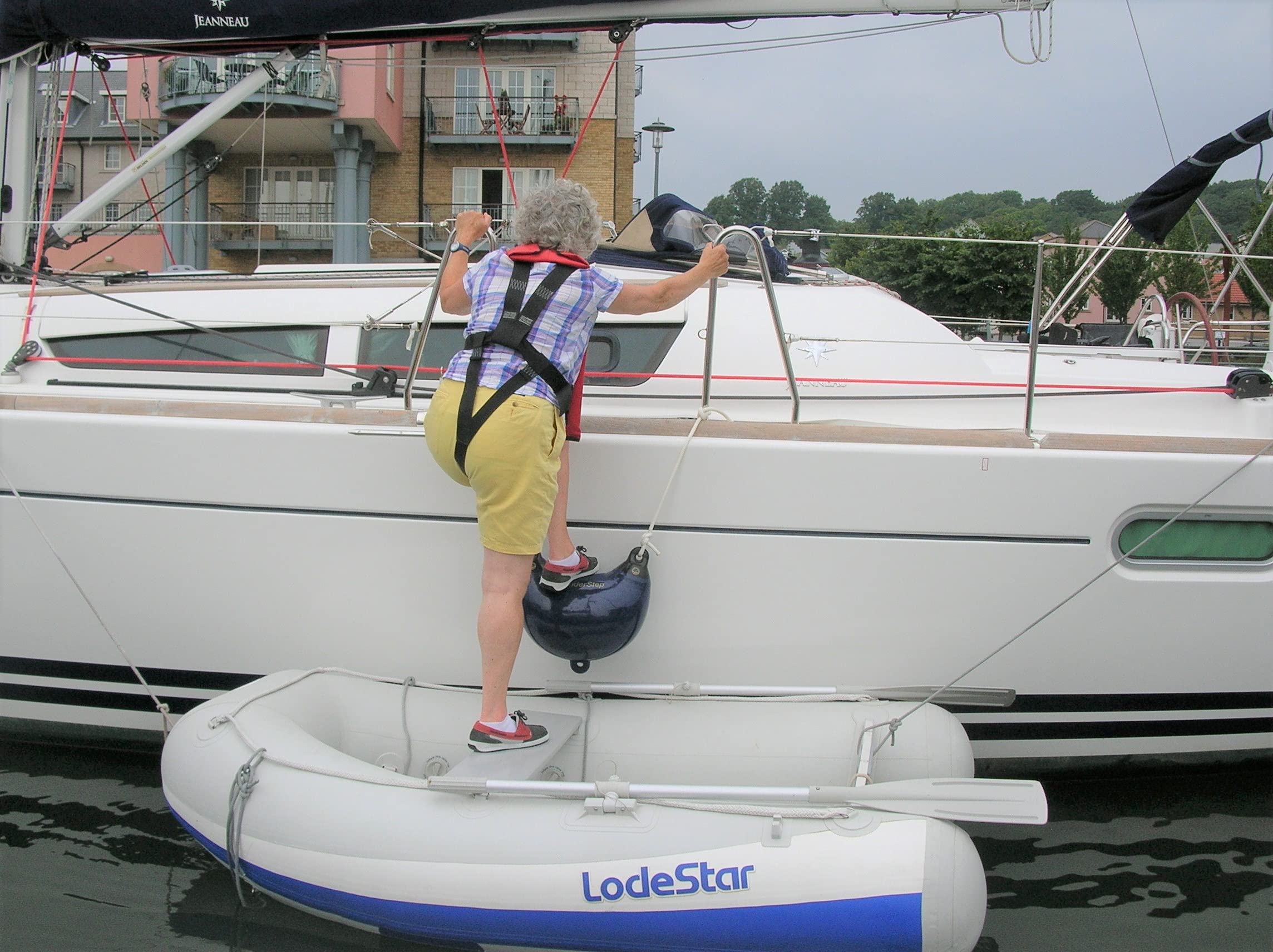 Dan Fender FenderStep - Multi-Purpose Boarding Step and Boat Fender – Easy Access Stepping Ladder & Bumper - Yacht, Pontoon & Boat Accessories for Docking (Navy Blue)