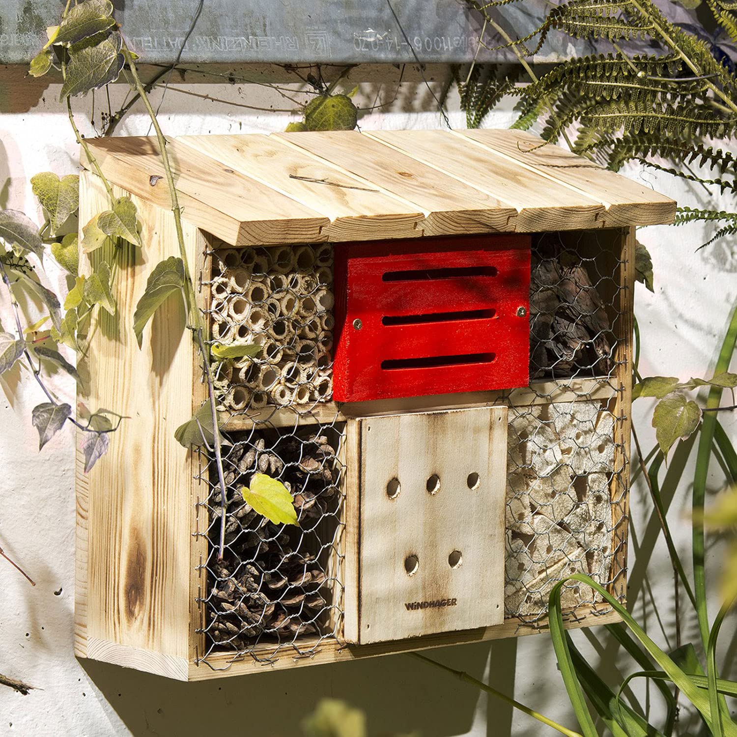 SELVA Insektenhotel, Bienenhotel, Nisthilfe für nützliche Insekten, in Handarbeit gefertigt, aus Massivholz, gefüllt mit Rinde und Schilfrohr