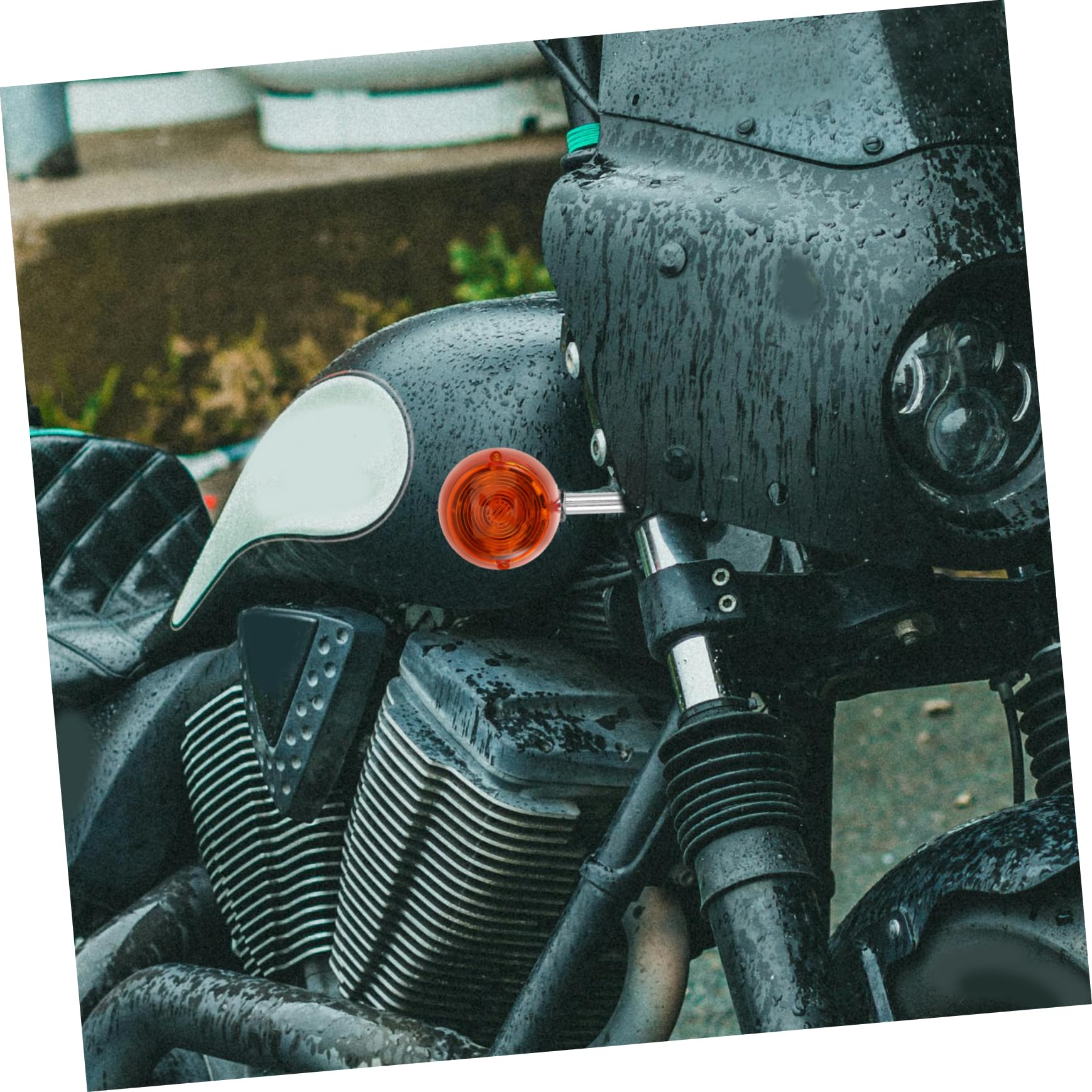 Pomarańczowe kierunkowskazy motocyklowe, odporne na warunki atmosferyczne, niskie zużycie energii, szybkie reagowanie na każdą pogodę.