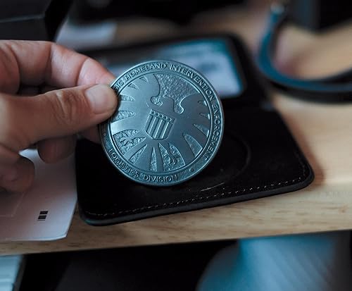 Miniatura 5 de Marvel Agents of S.H.I.E.L.D. - Juego exclusivo de réplicas de tarjetas de identificación | Cartera coleccionable de cuero negro de 4 pulgadas de