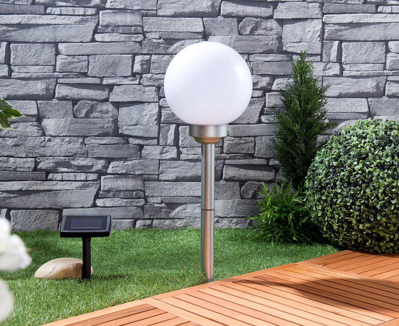 Lunartec Solarkugelleuchte: 4er-Set Solar-LED-Leuchtkugeln, rotierender Effekt, Erdspieß, Ø 20 cm (Solar-Kugellampe, LED-Kugeln)