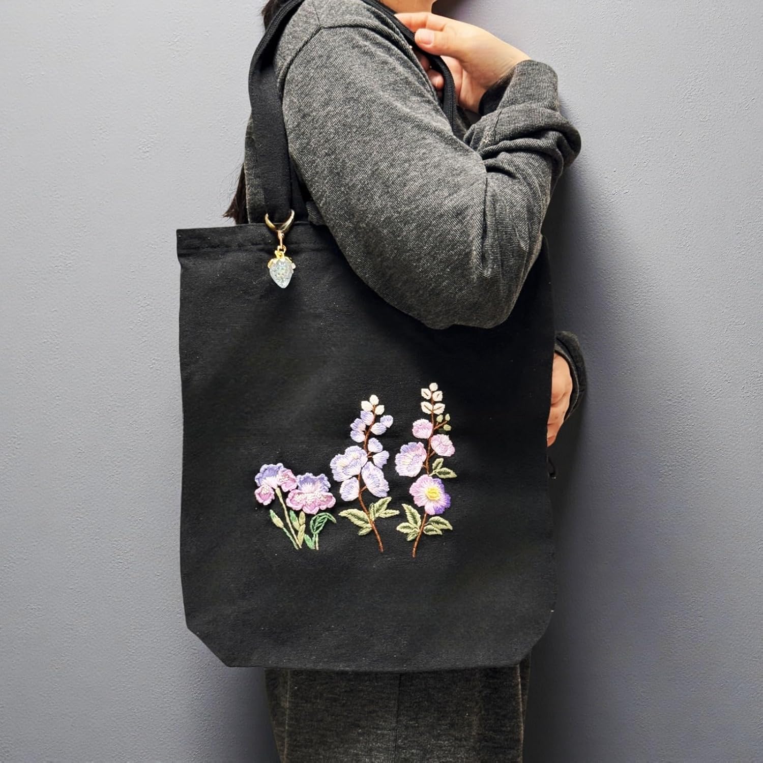 Speedura Embroidery Kit for Beginners – Dual Canvas Tote Bags with Floral Cross Stitch Patterns | Complete Needlepoint Set Includes Hoops, Threads & Step-by-Step Video Tutorial (Beige & Black Set)