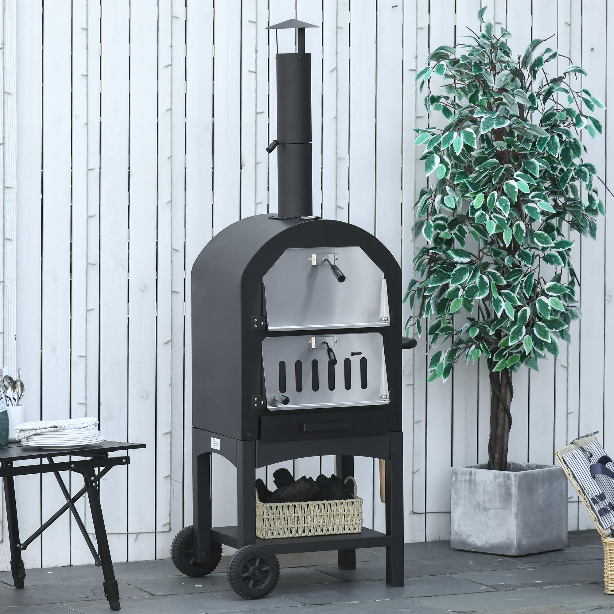 Outsunny Forno per Pizza e Barbecue a Carbone Portatile, Forno a Legna per Esterno con Ruote in Acciaio con Camino e Ripiano Inferiore, 63x54x161 cm, Nero